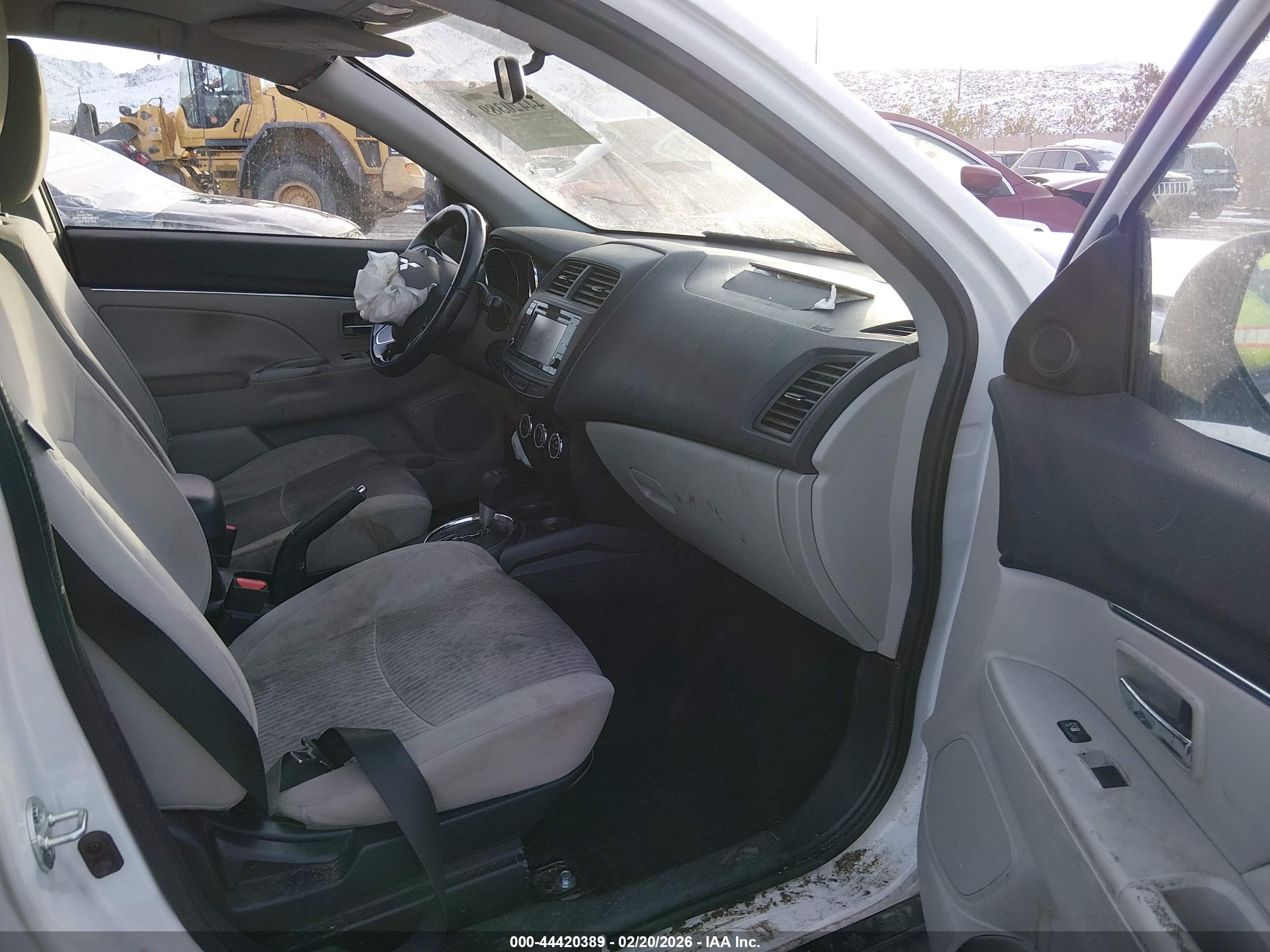 MITSUBISHI OUTLANDER image 5