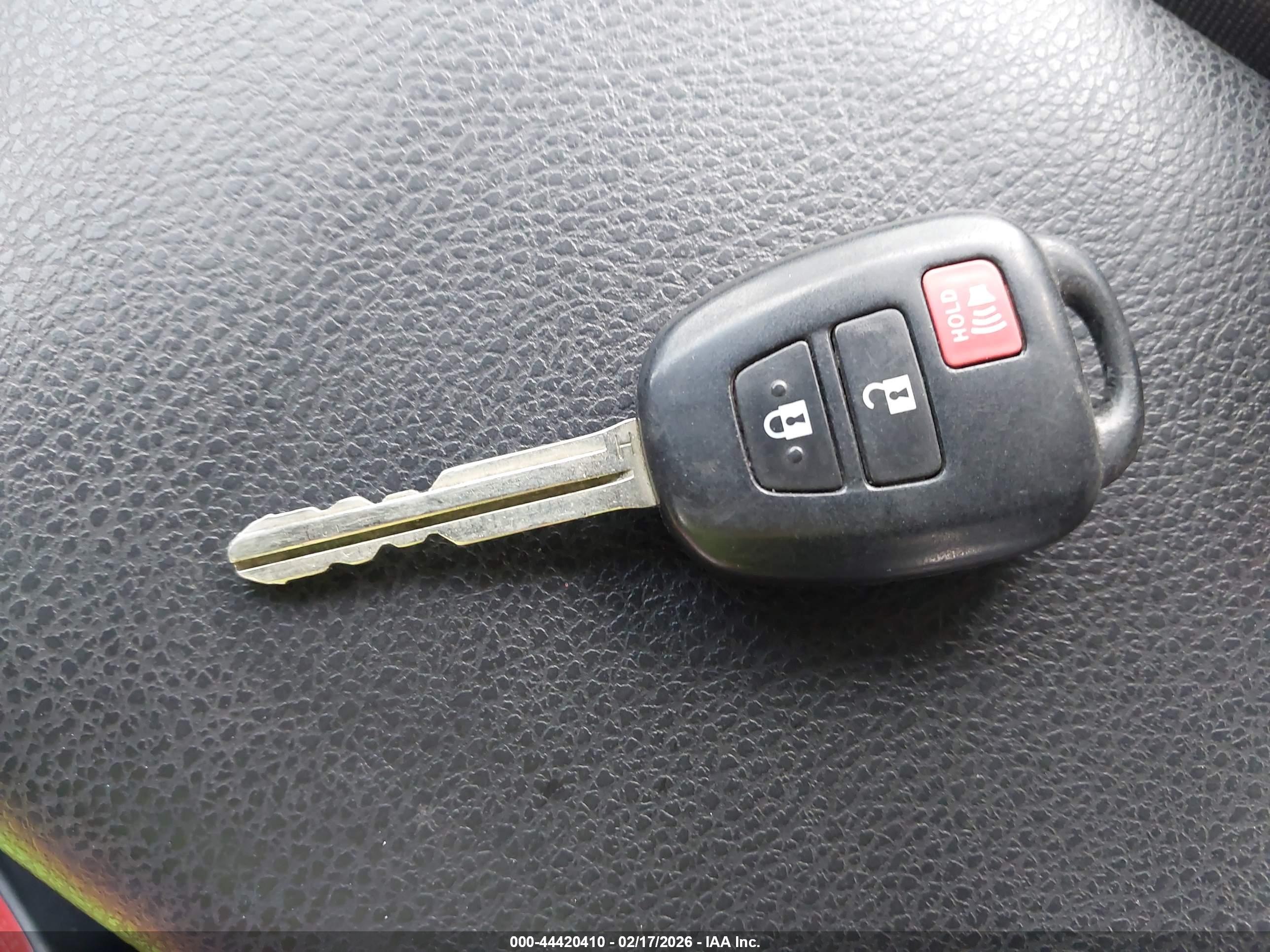 TOYOTA RAV4 image 11