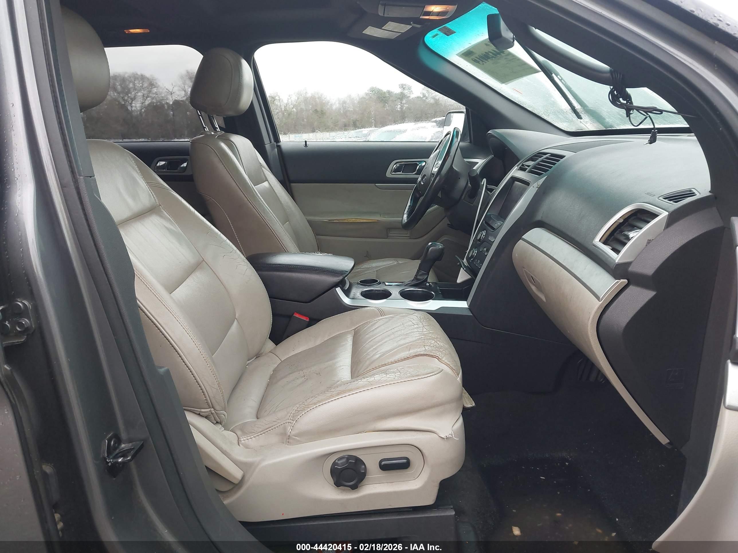 FORD EXPLORER image 5