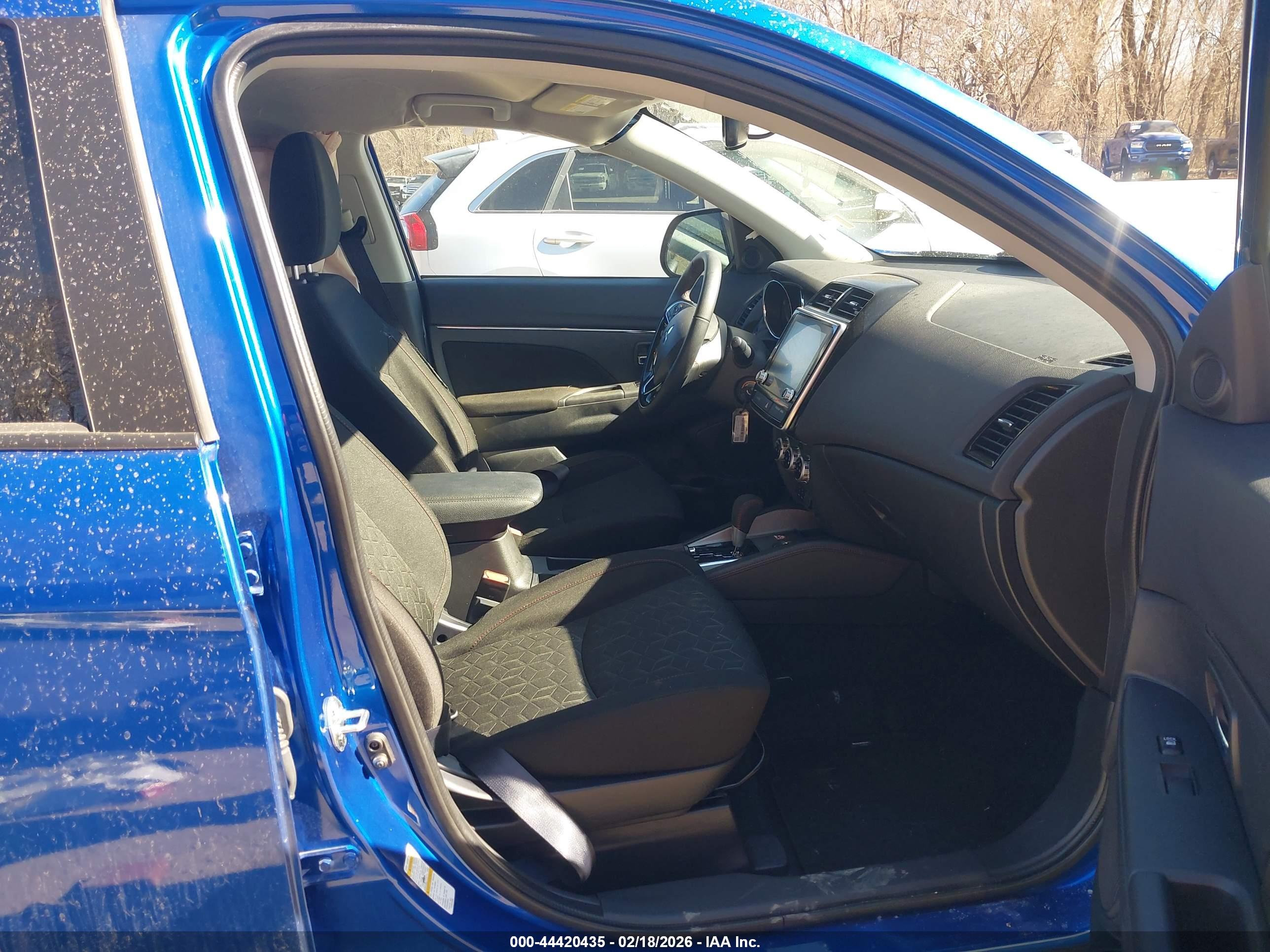 MITSUBISHI OUTLANDER image 5