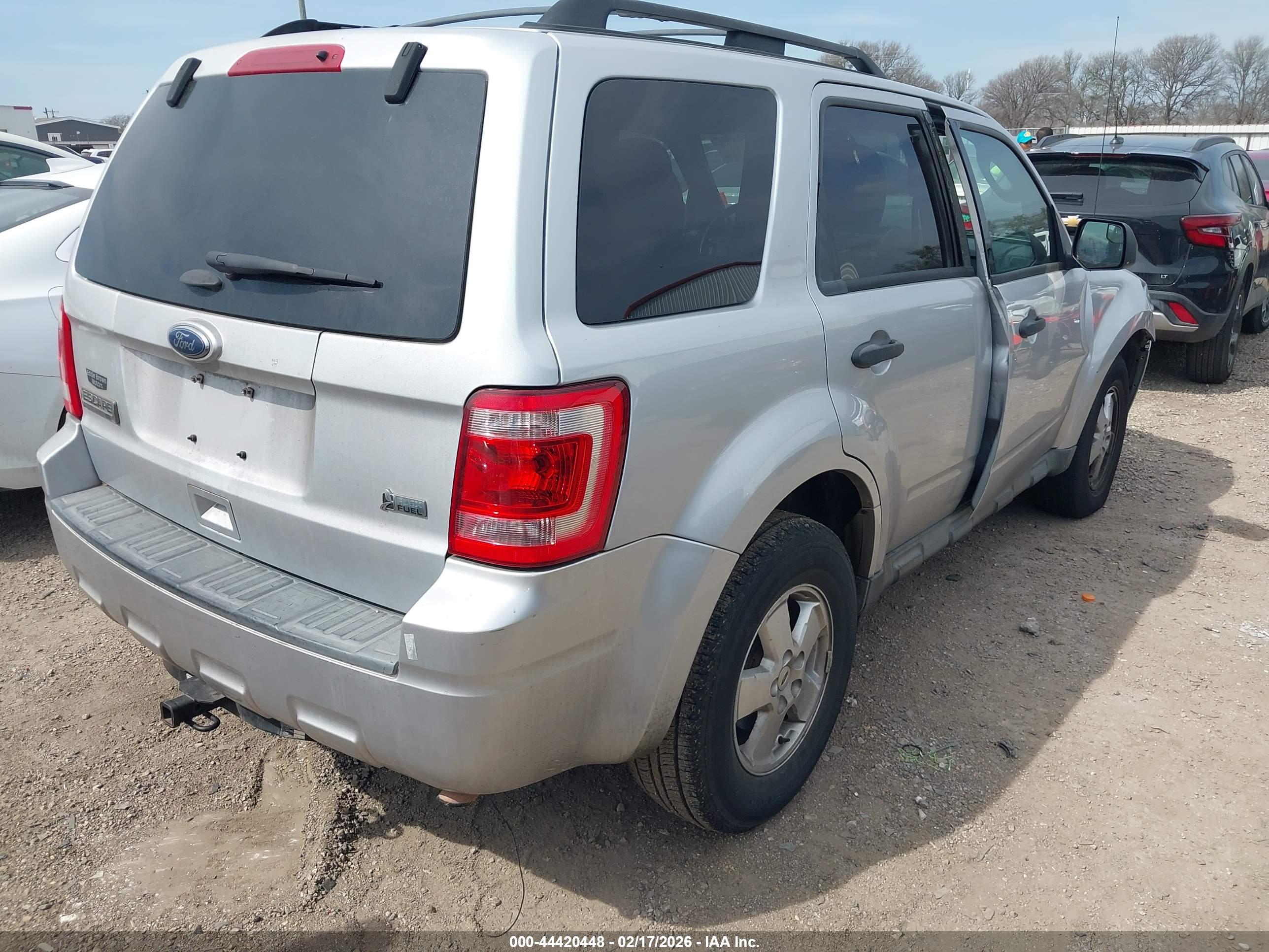 FORD ESCAPE image 4