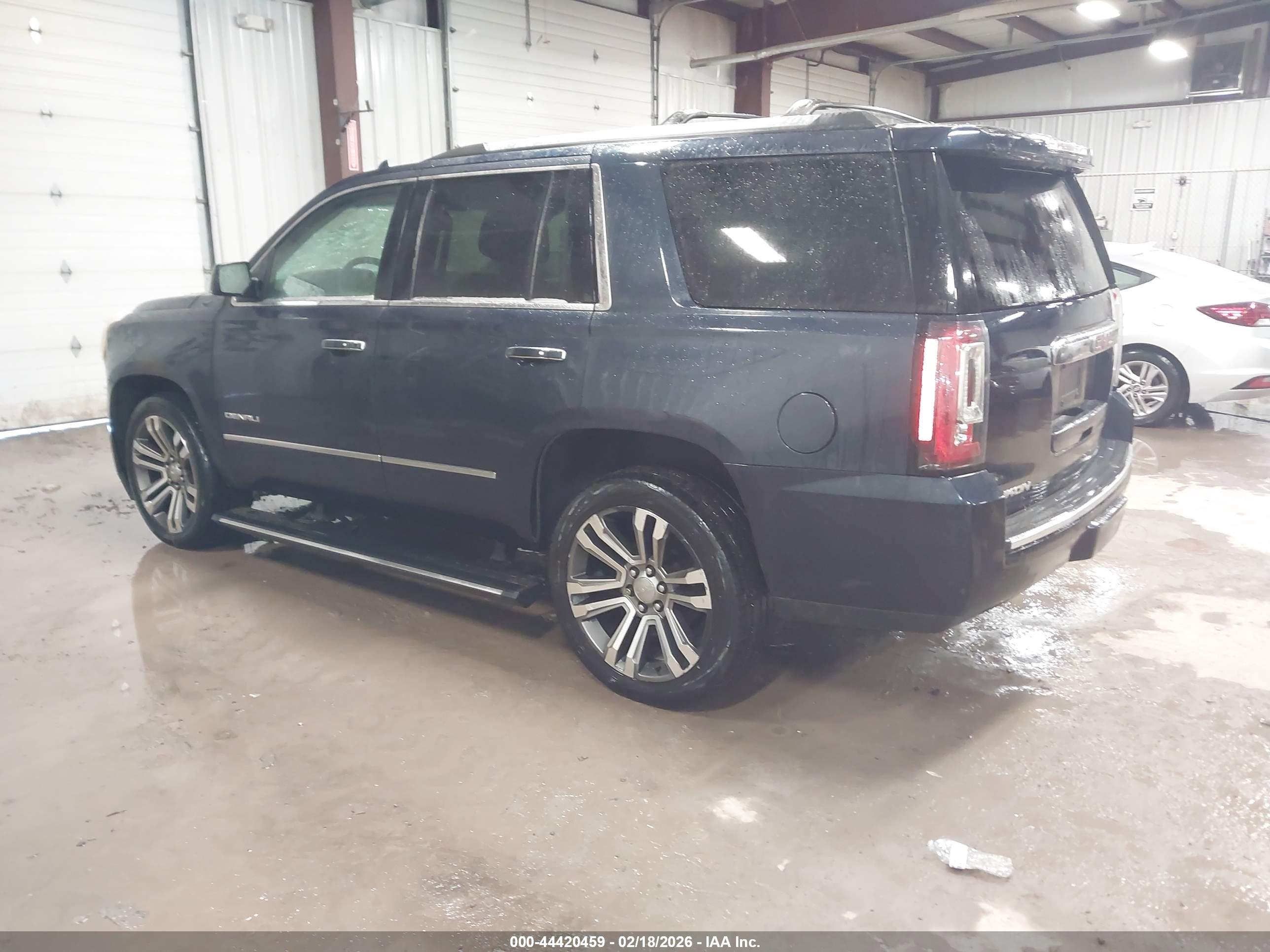 GMC YUKON image 3