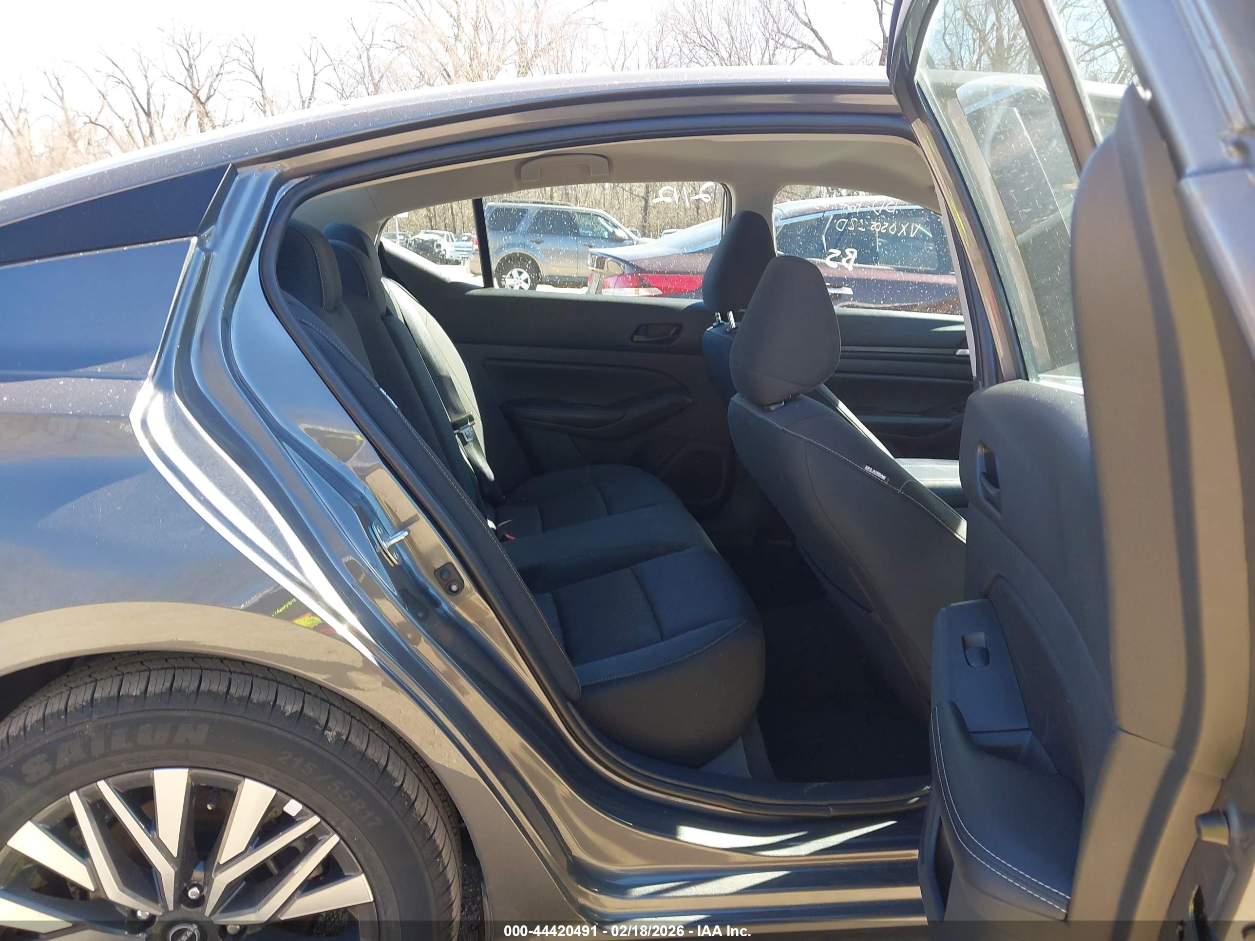 NISSAN ALTIMA image 8