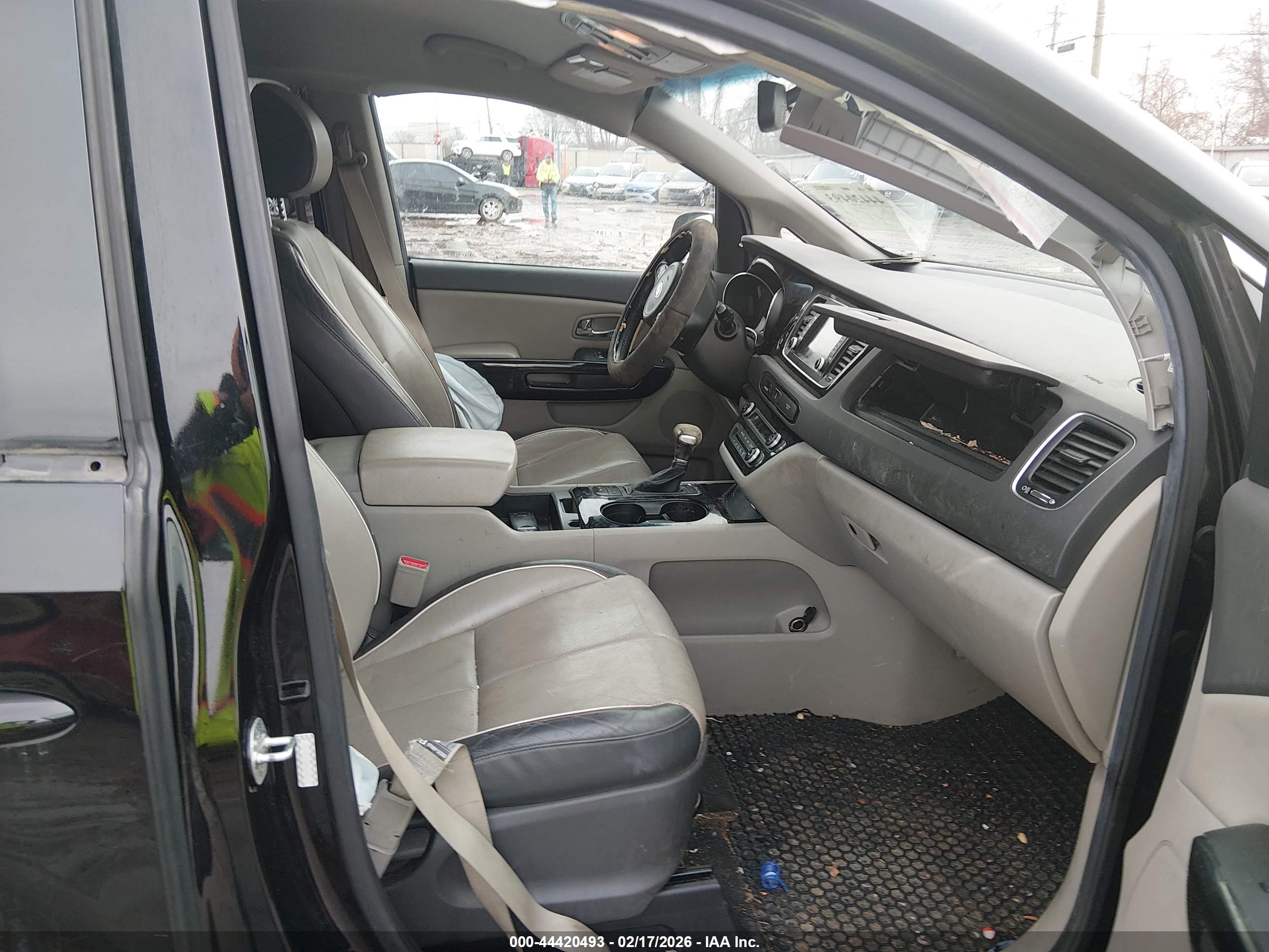KIA SEDONA image 5