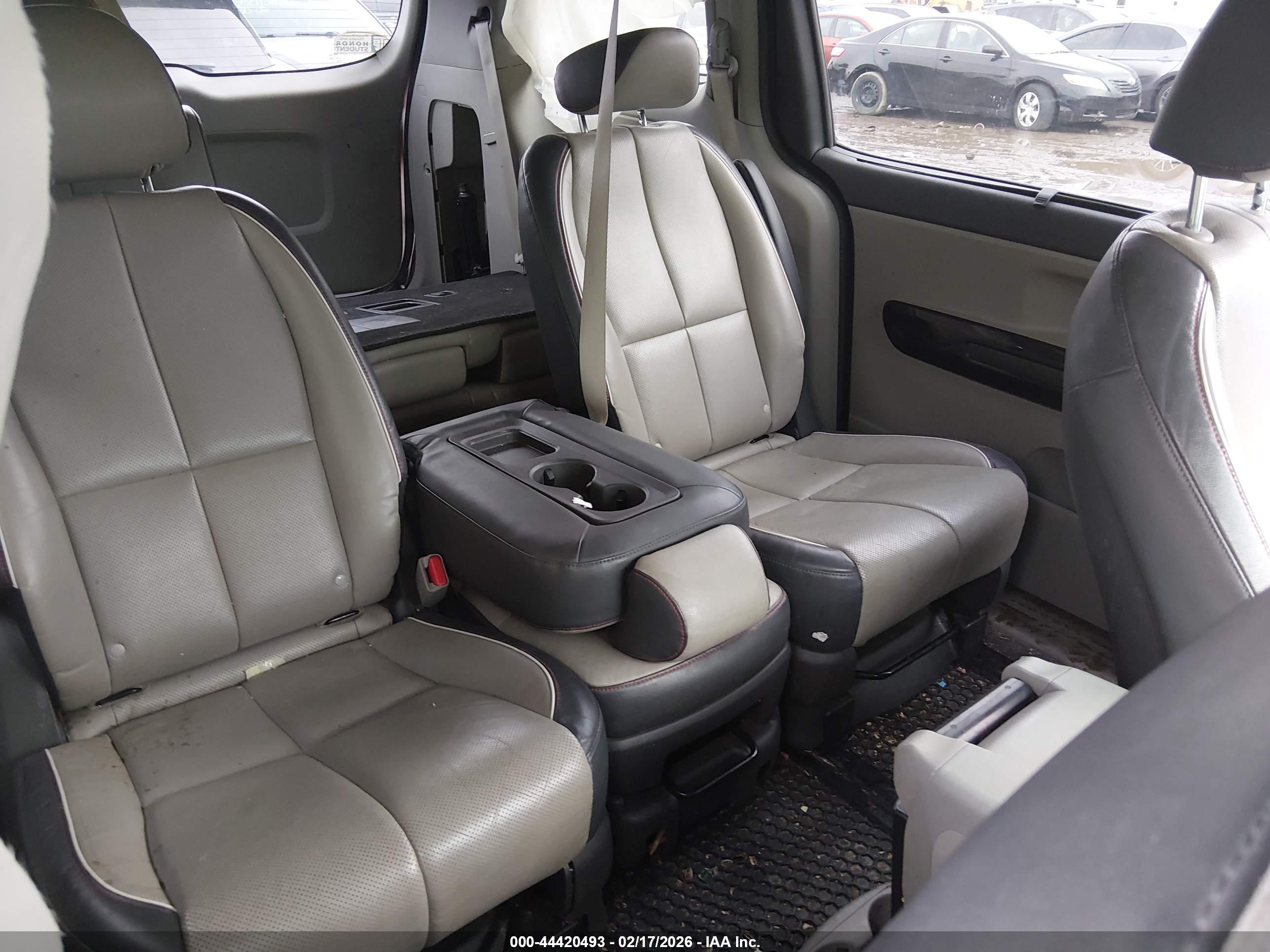 KIA SEDONA image 8