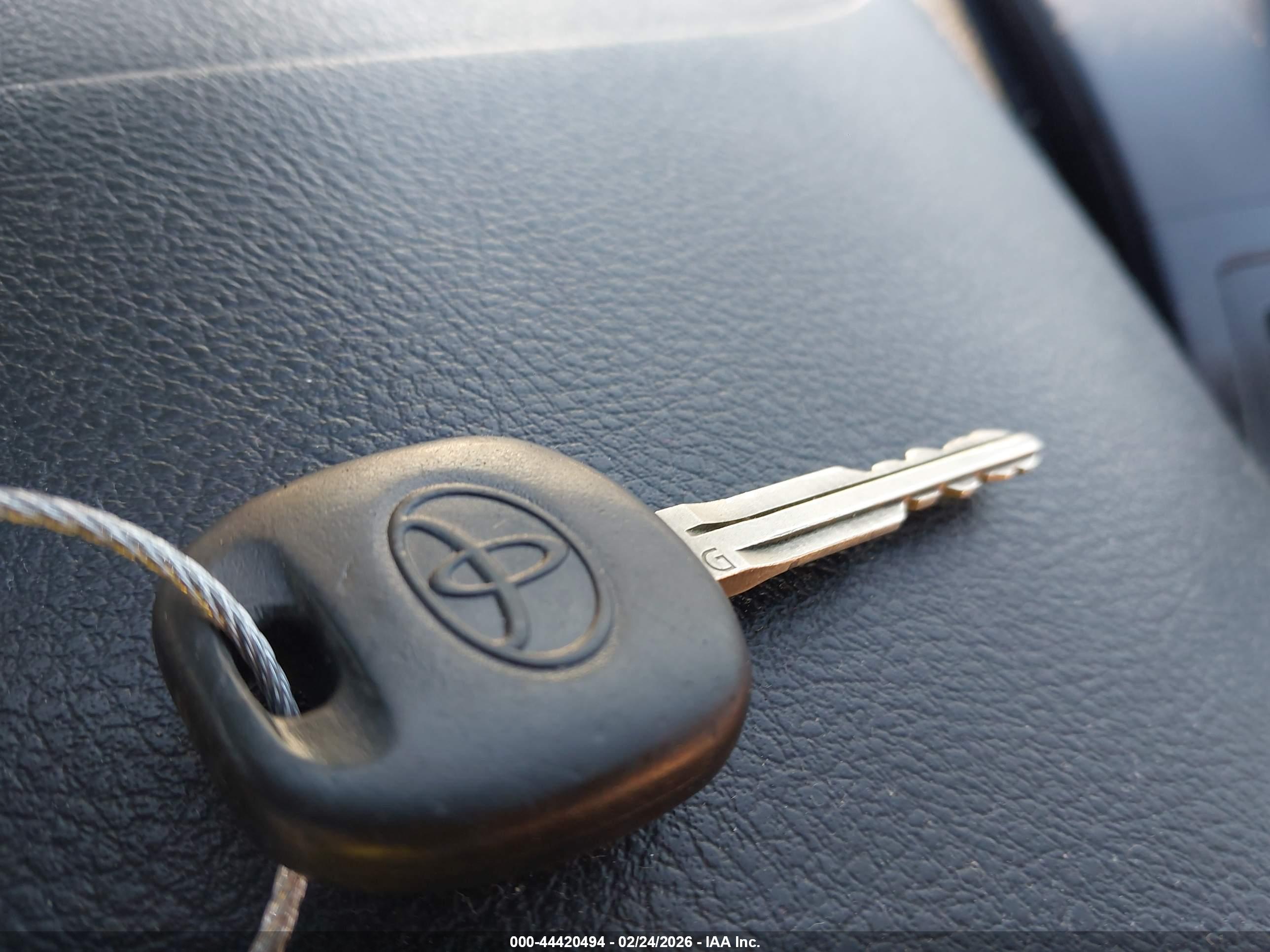 TOYOTA CAMRY image 11