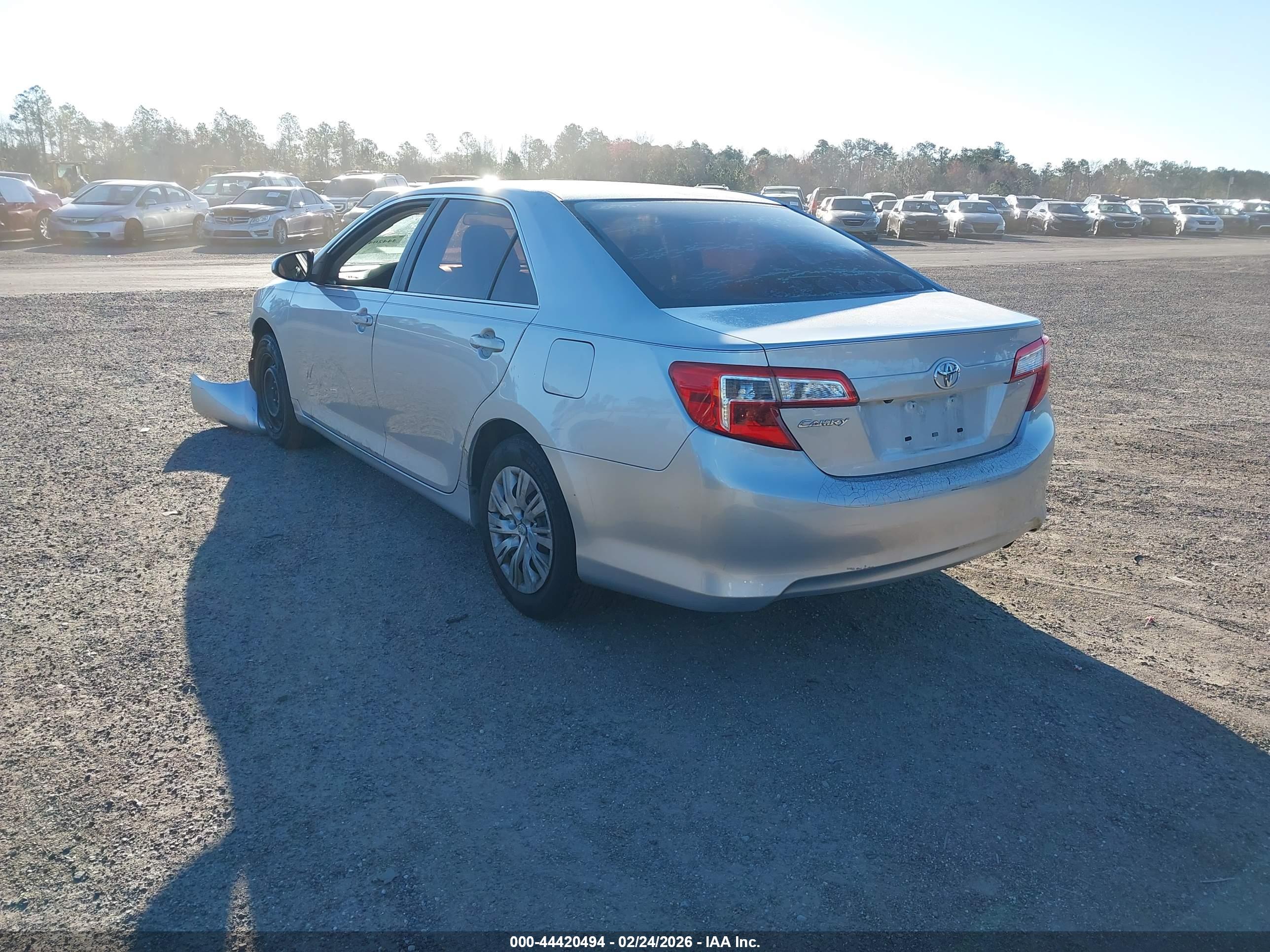 TOYOTA CAMRY image 3