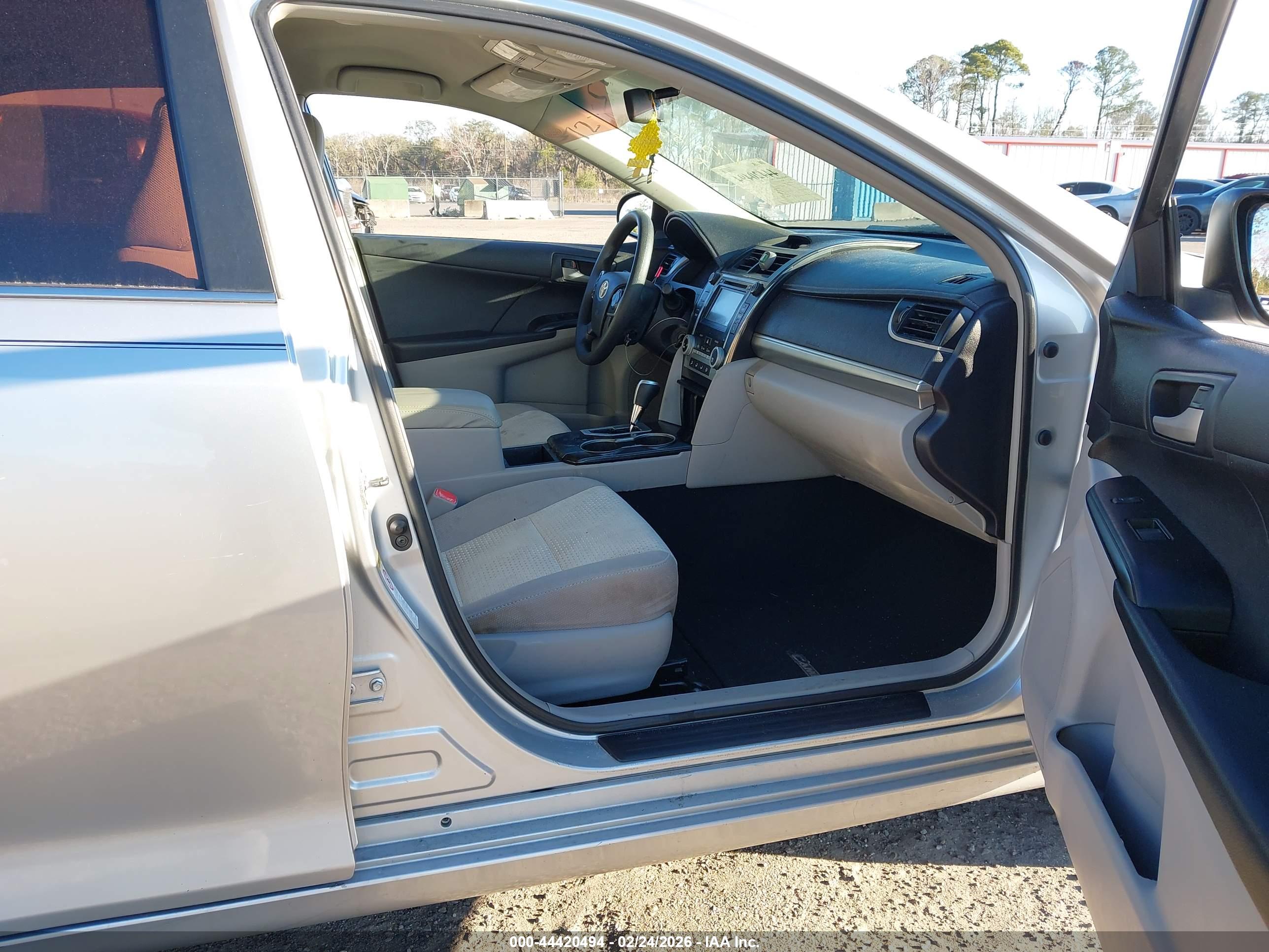 TOYOTA CAMRY image 5