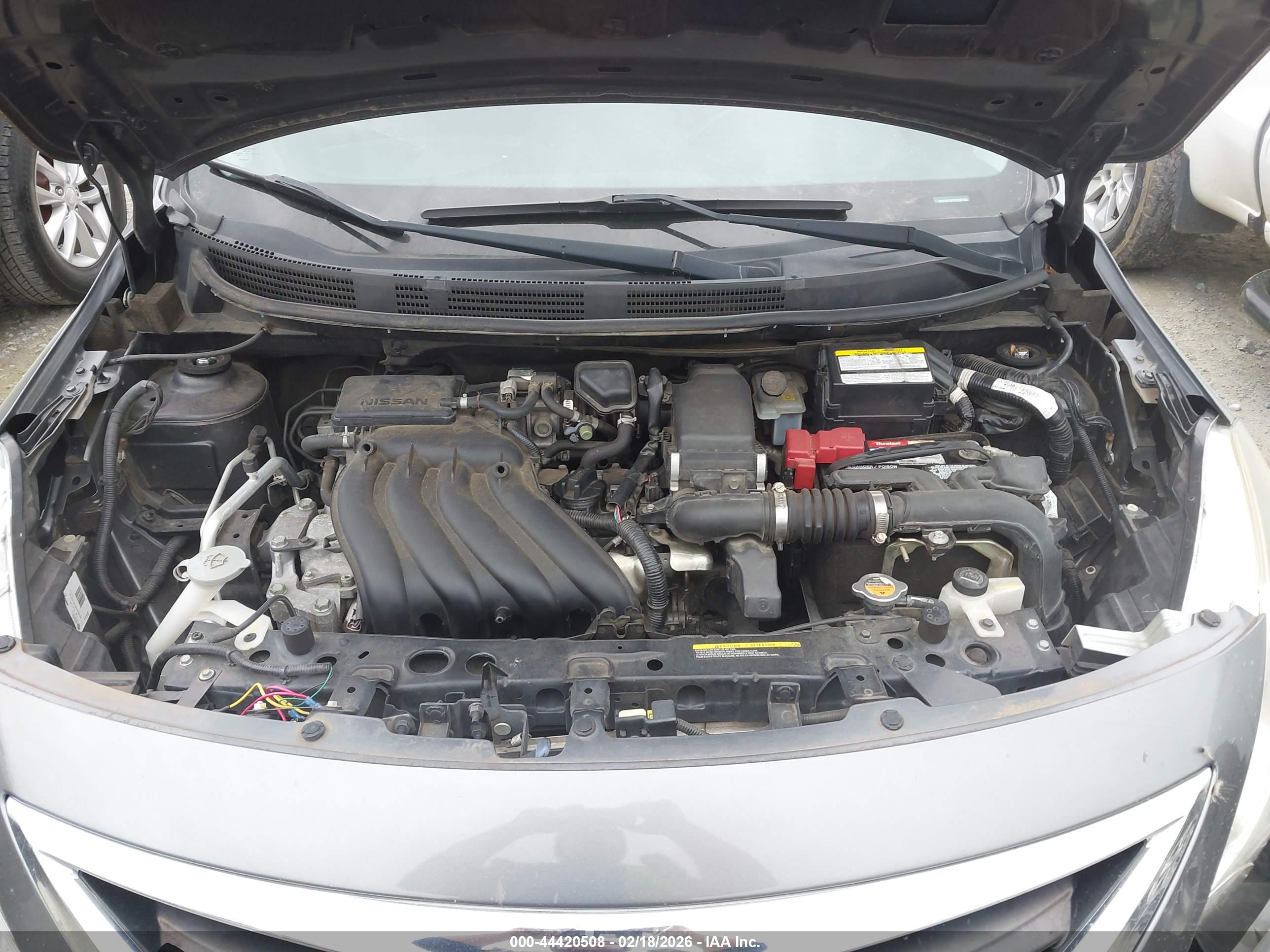 NISSAN VERSA image 10
