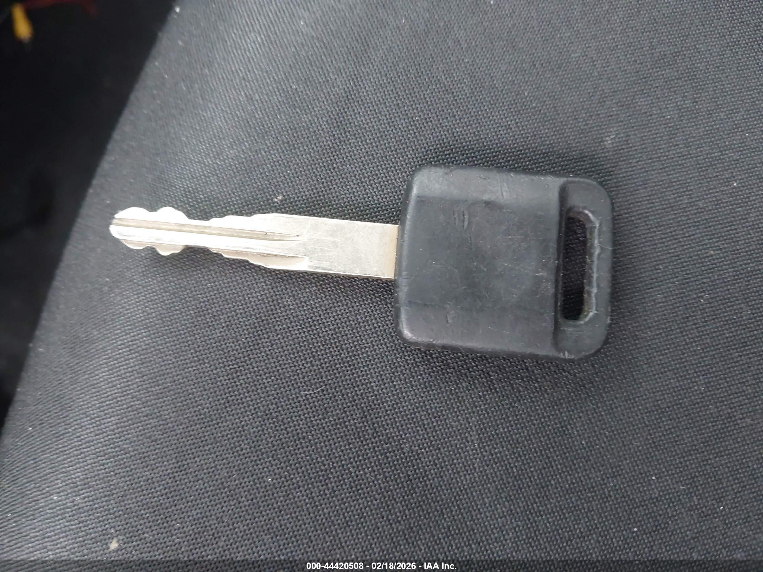 NISSAN VERSA image 11