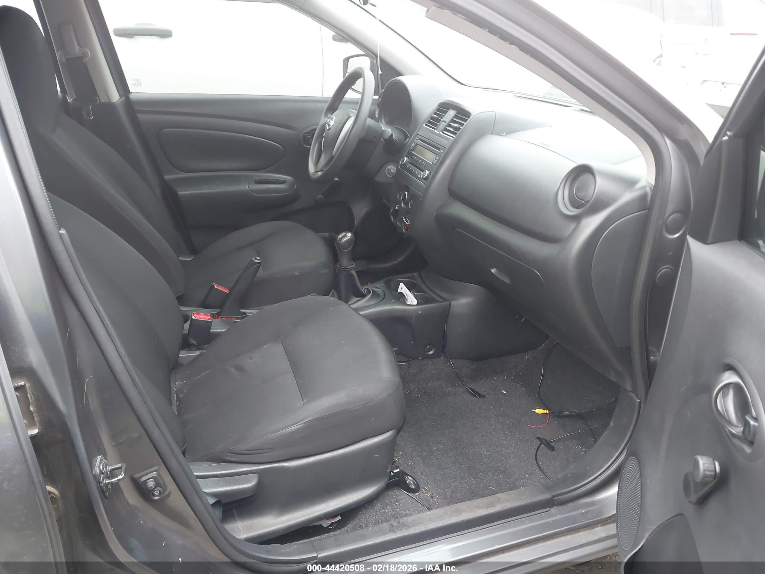 NISSAN VERSA image 5