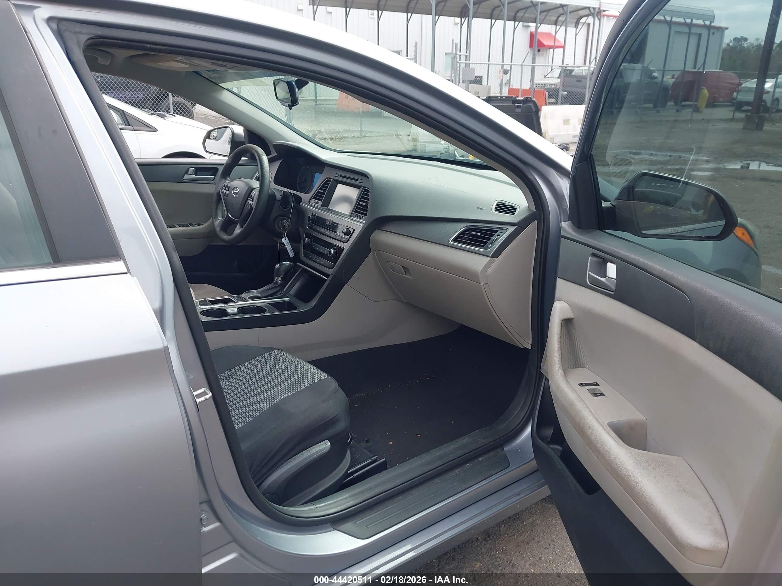 HYUNDAI SONATA image 5