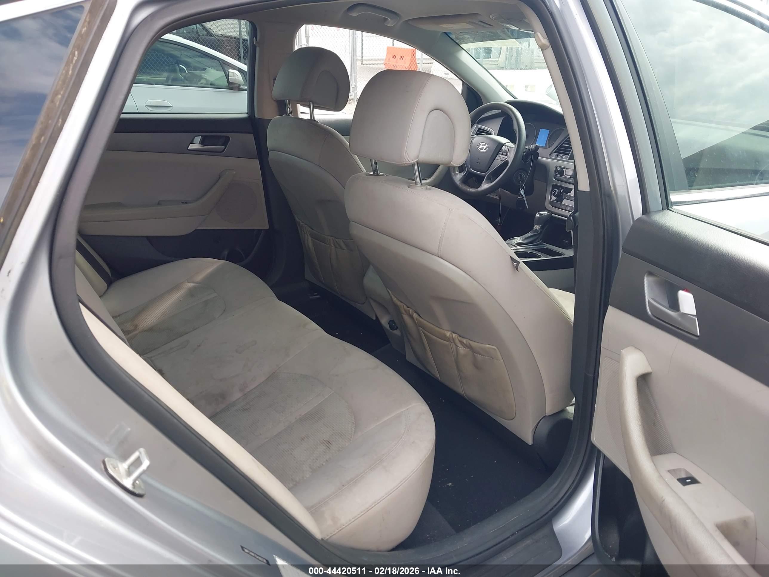 HYUNDAI SONATA image 8