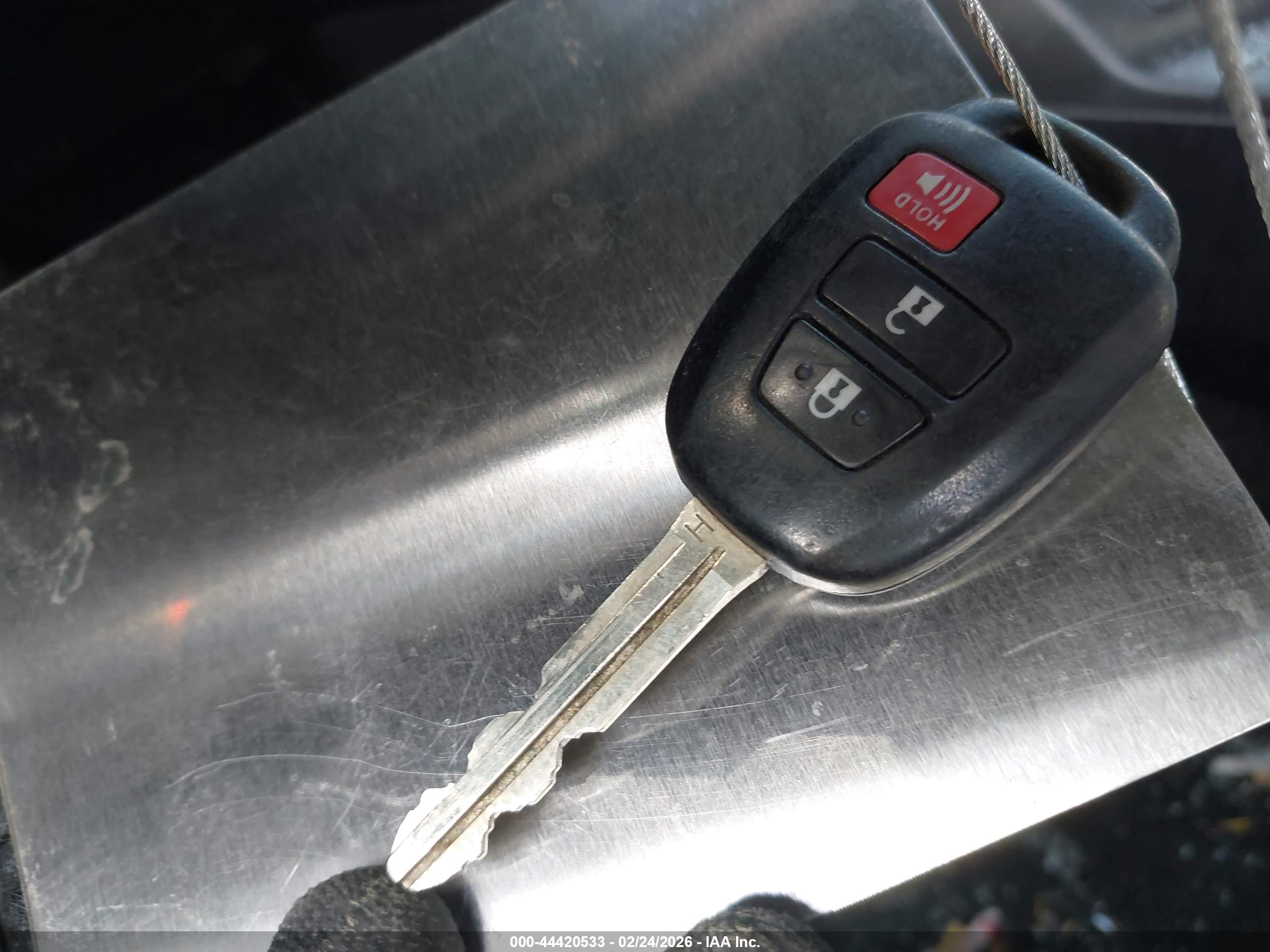 TOYOTA RAV4 image 11
