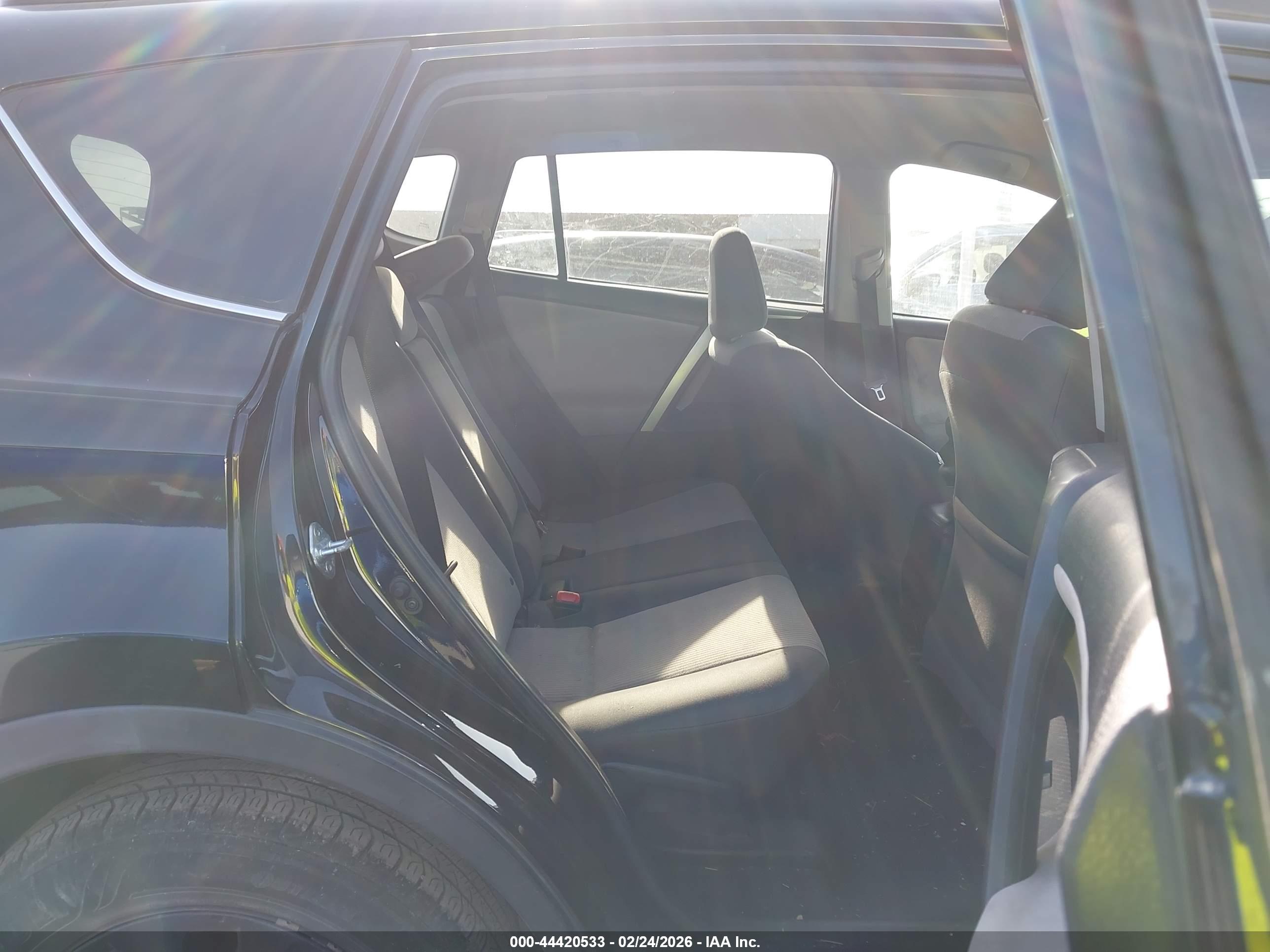 TOYOTA RAV4 image 8
