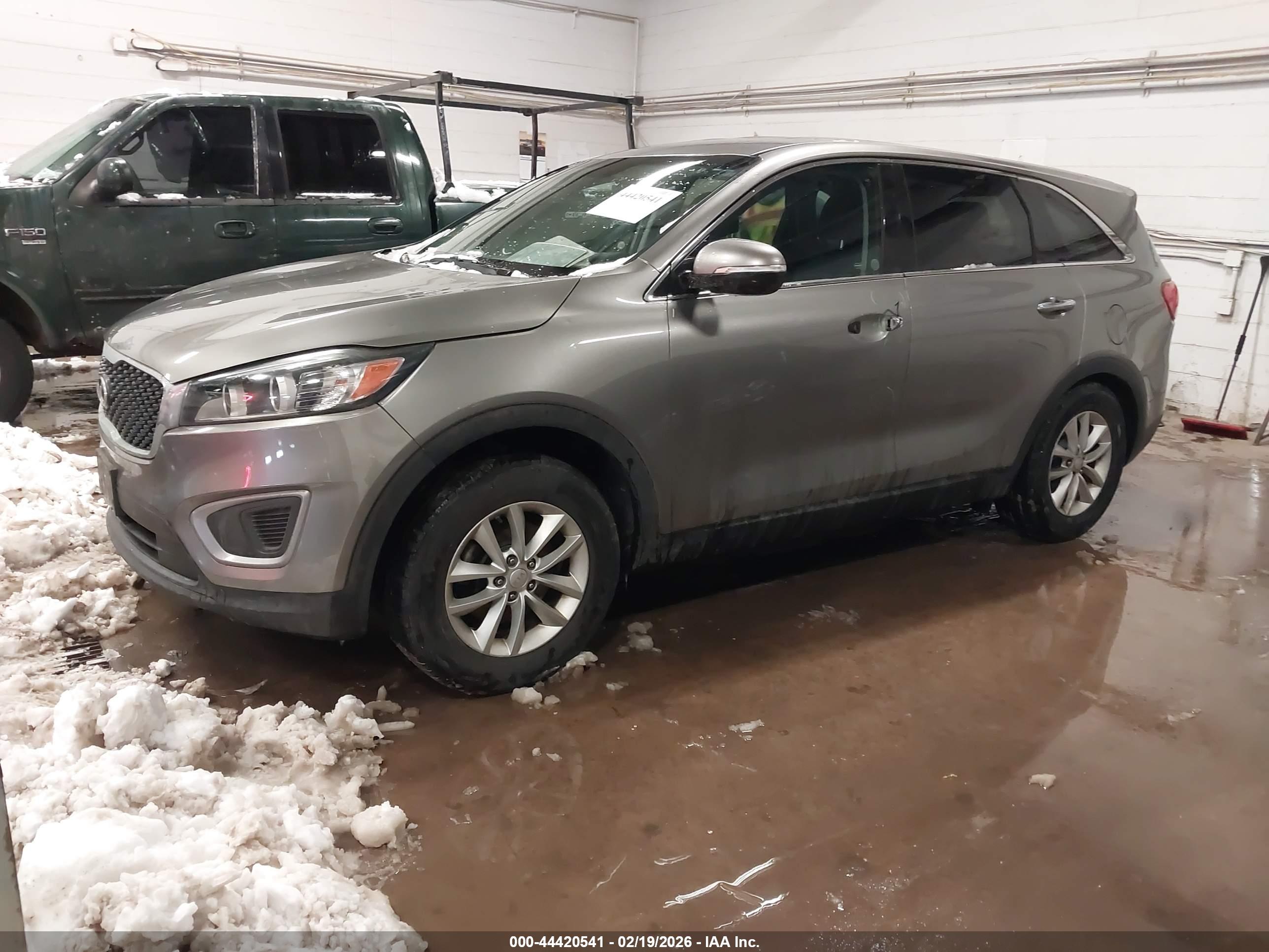 KIA SORENTO image 2