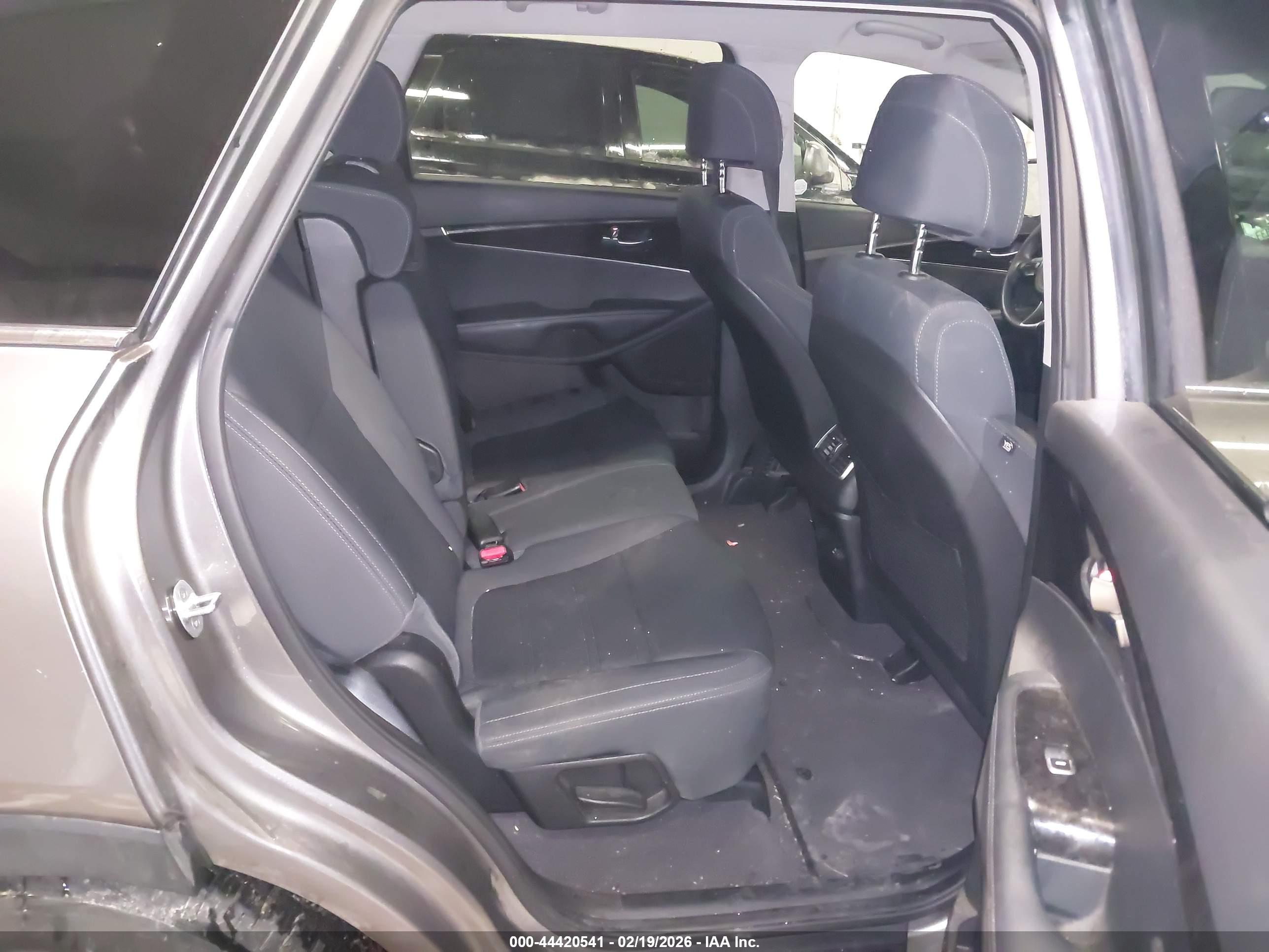 KIA SORENTO image 8