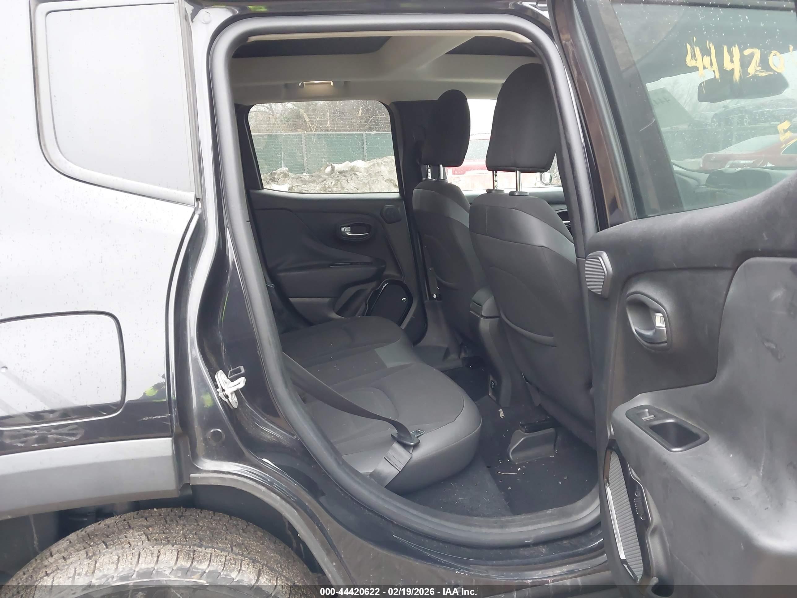 JEEP RENEGADE image 8