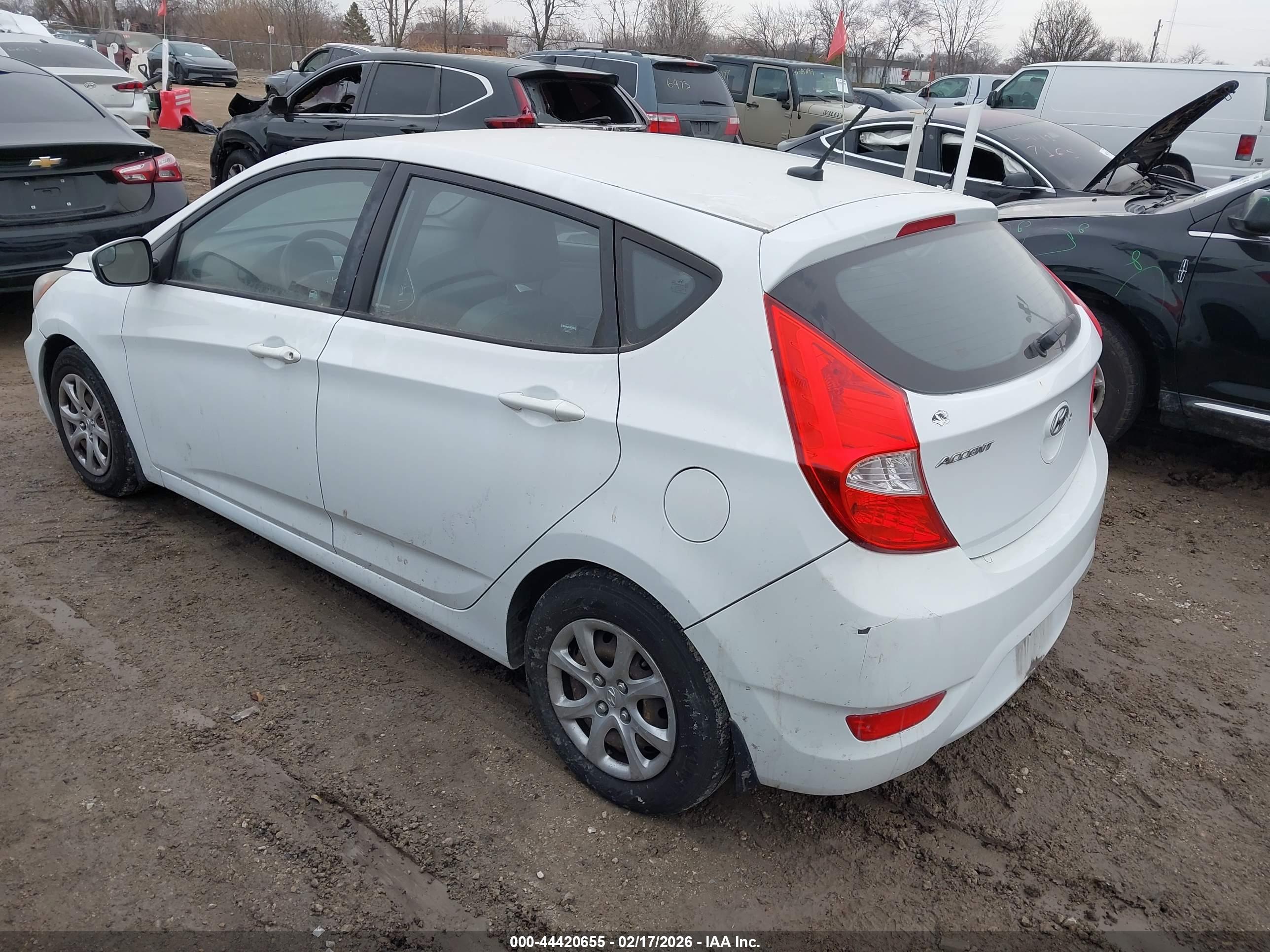 HYUNDAI ACCENT image 3