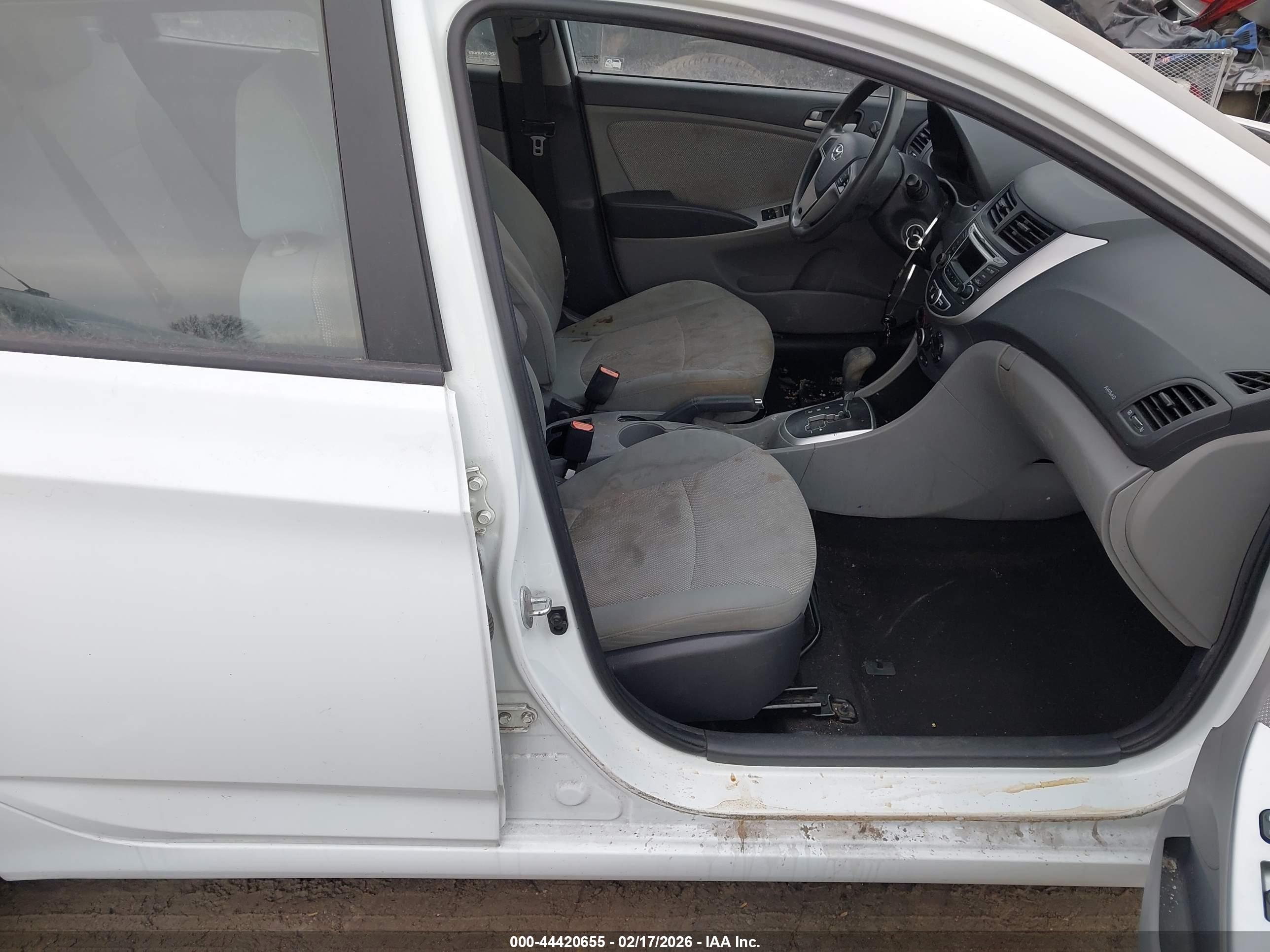 HYUNDAI ACCENT image 5