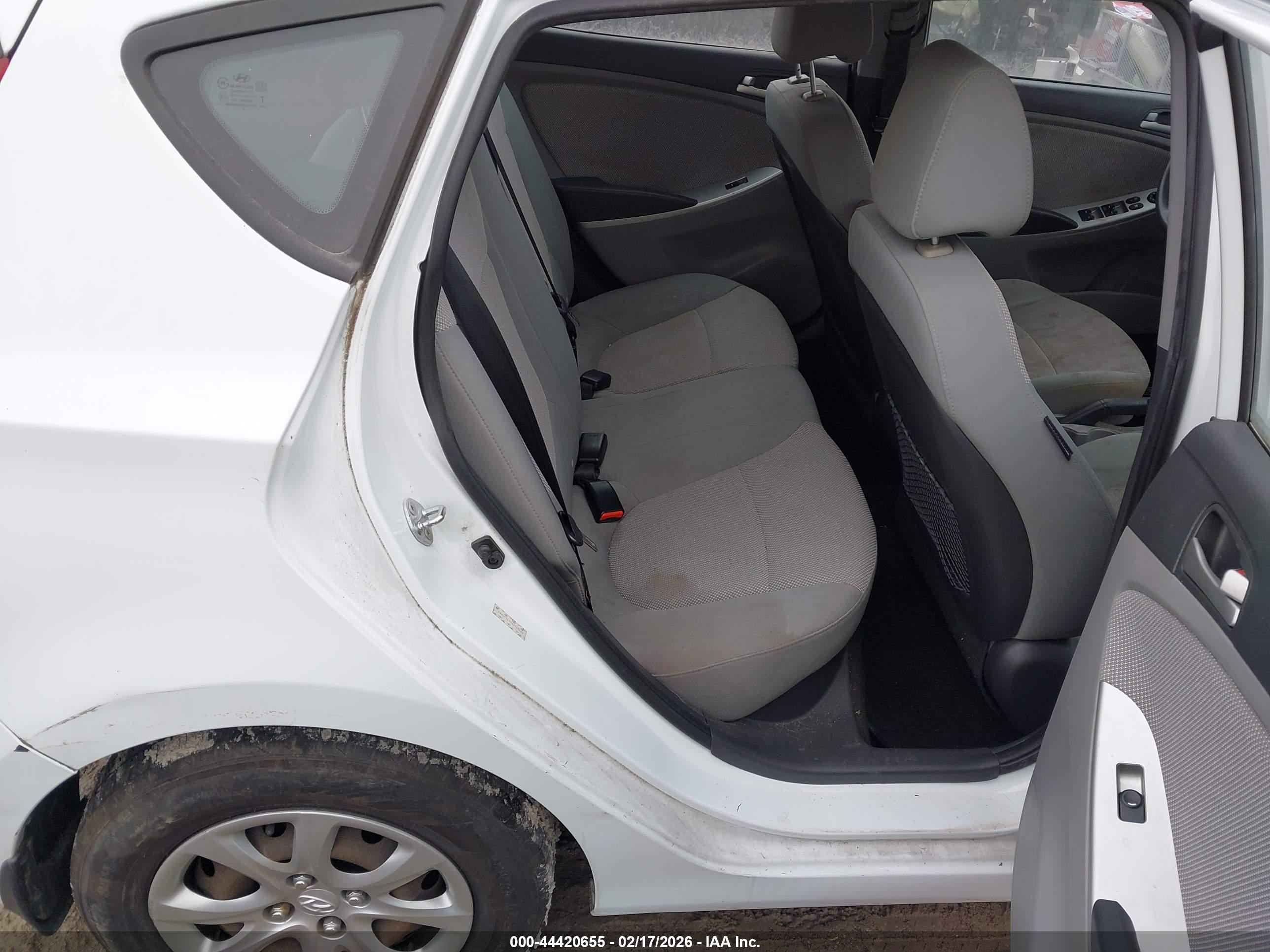 HYUNDAI ACCENT image 8