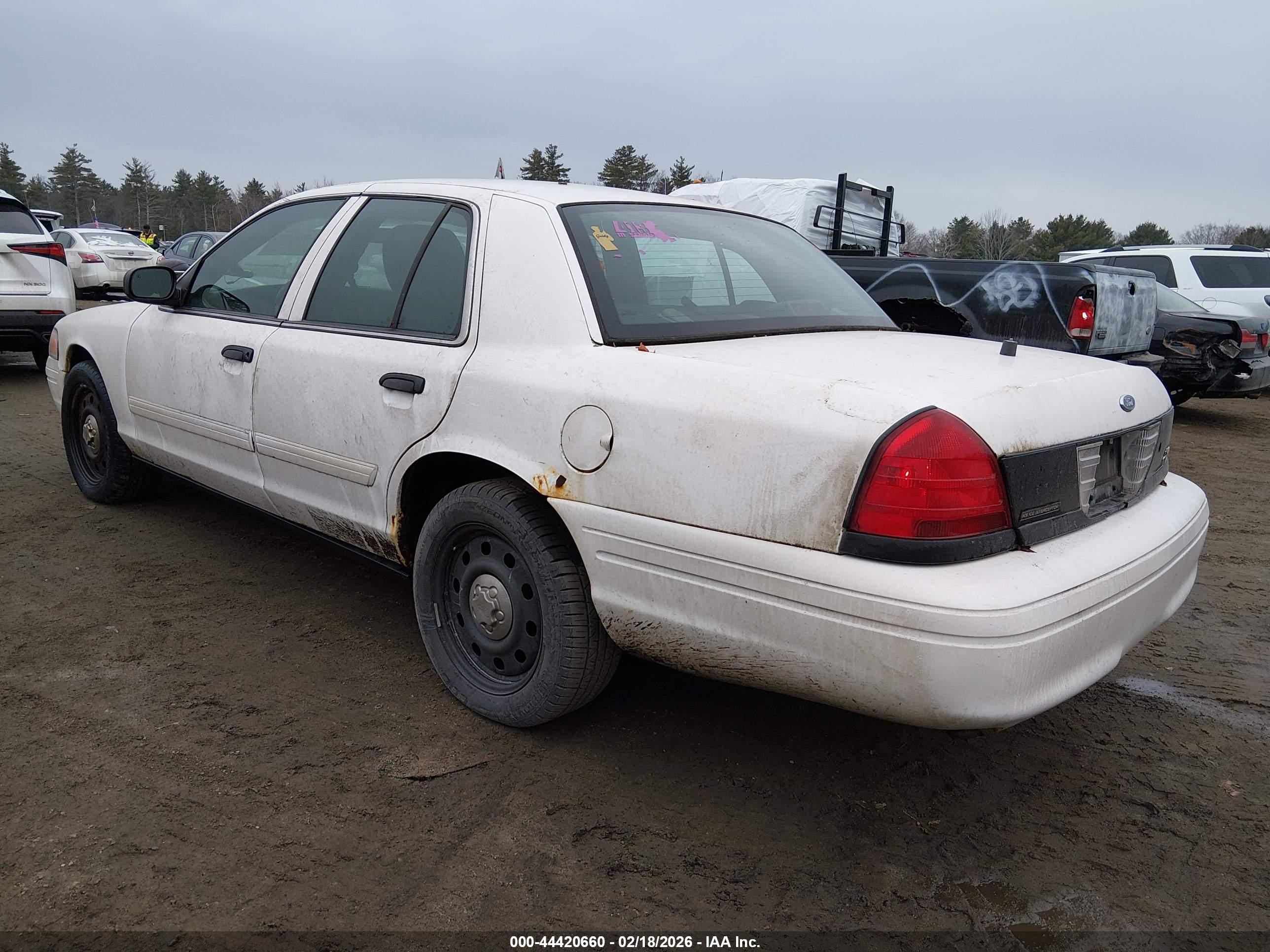 FORD CROWN image 3
