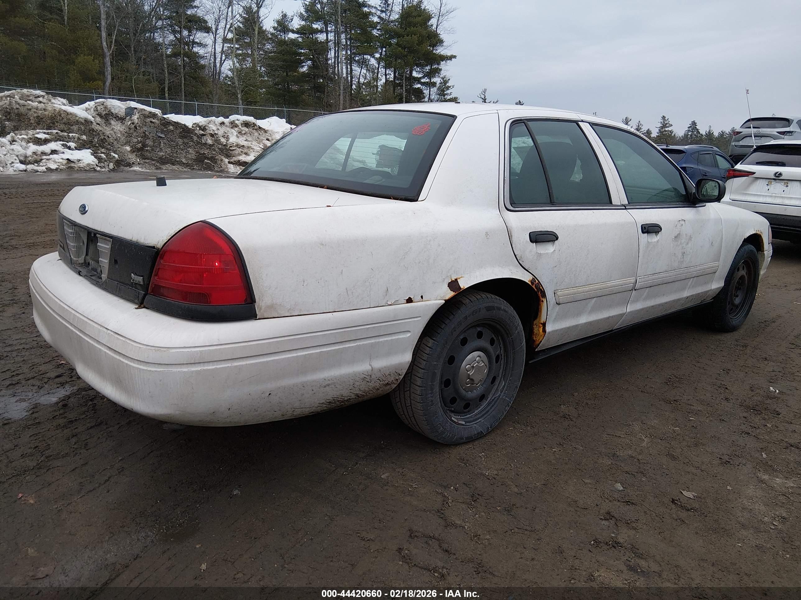 FORD CROWN image 4