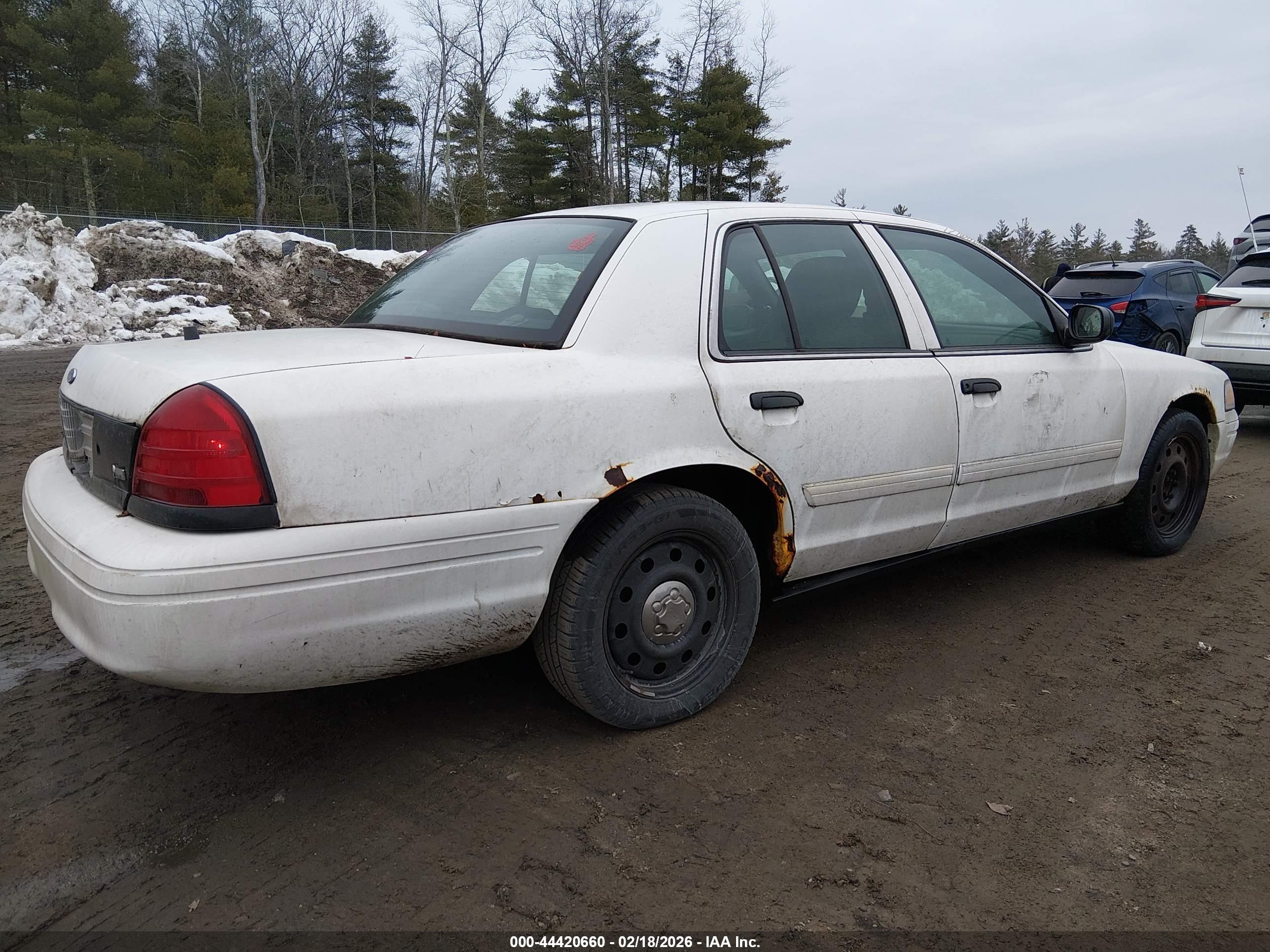 FORD CROWN image 6