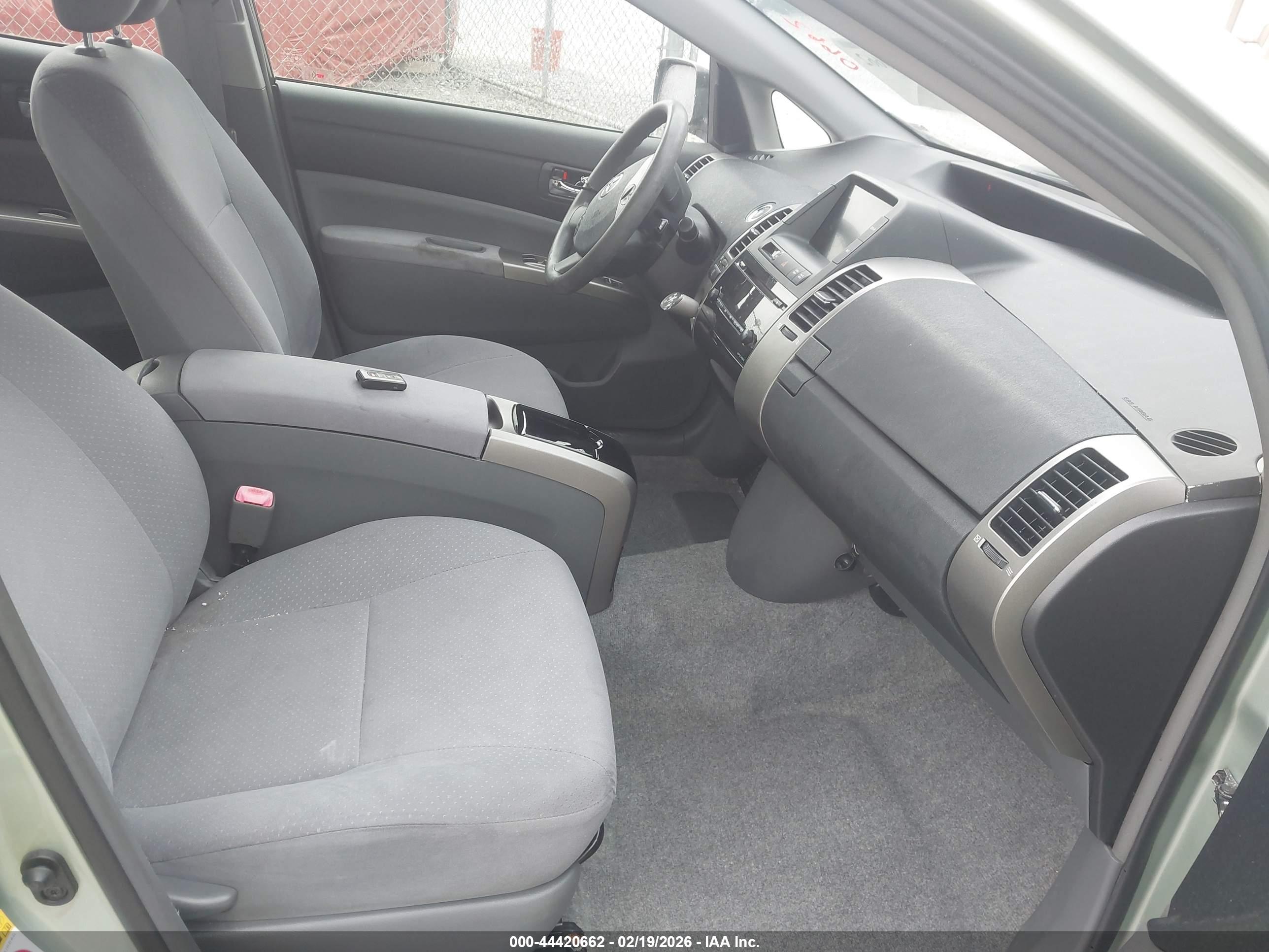 TOYOTA PRIUS image 5