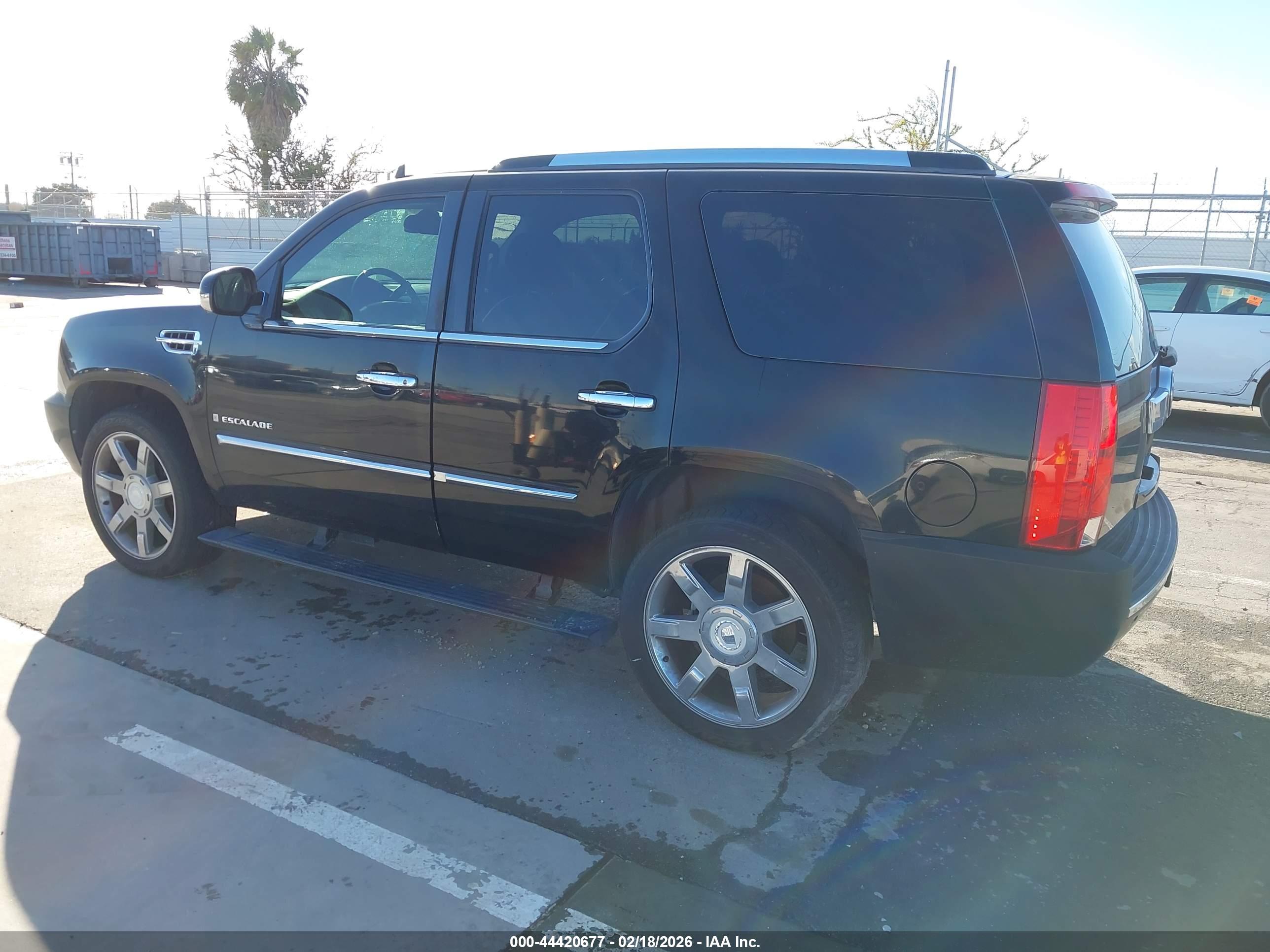 CADILLAC ESCALADE image 3