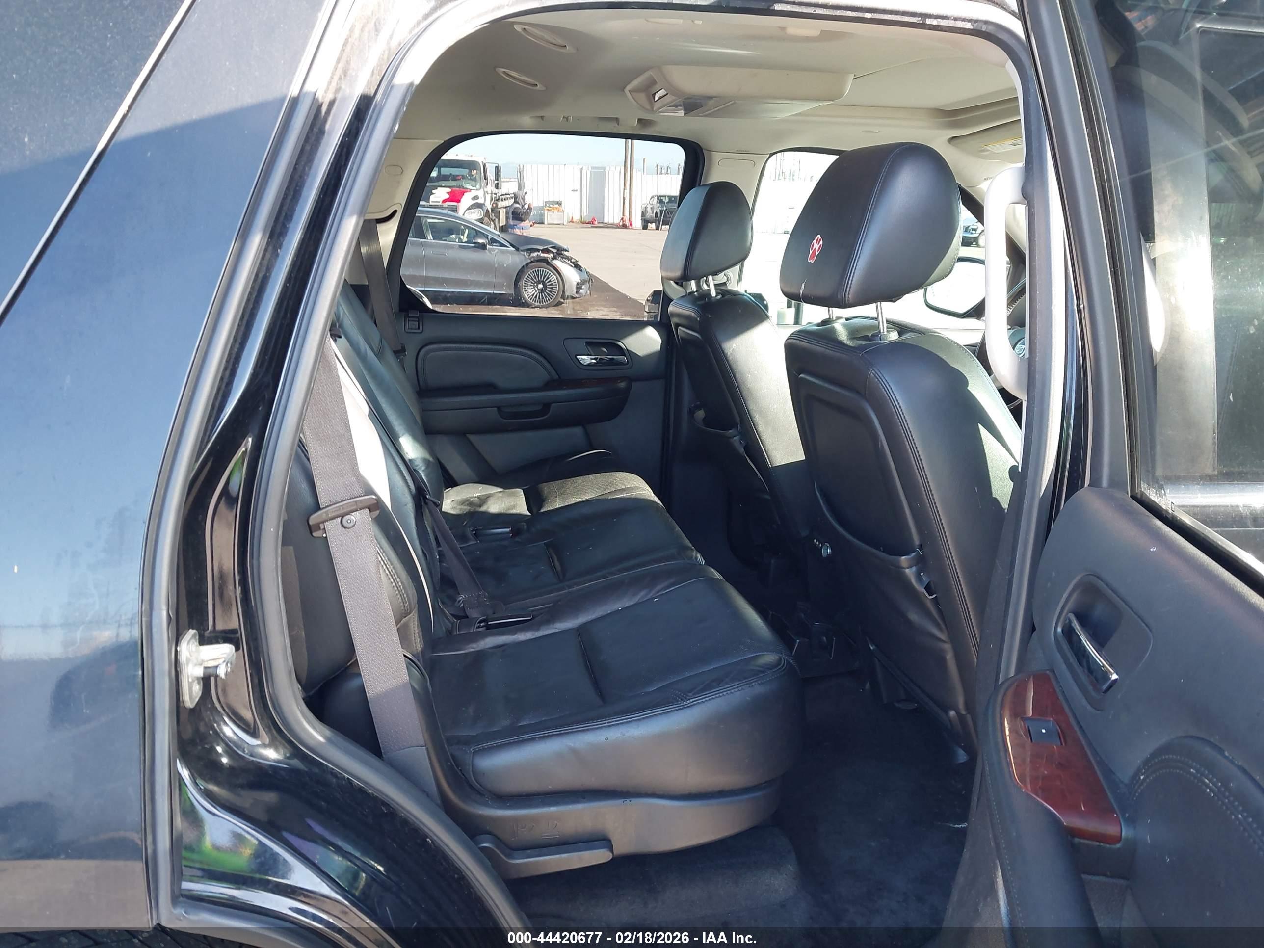 CADILLAC ESCALADE image 8