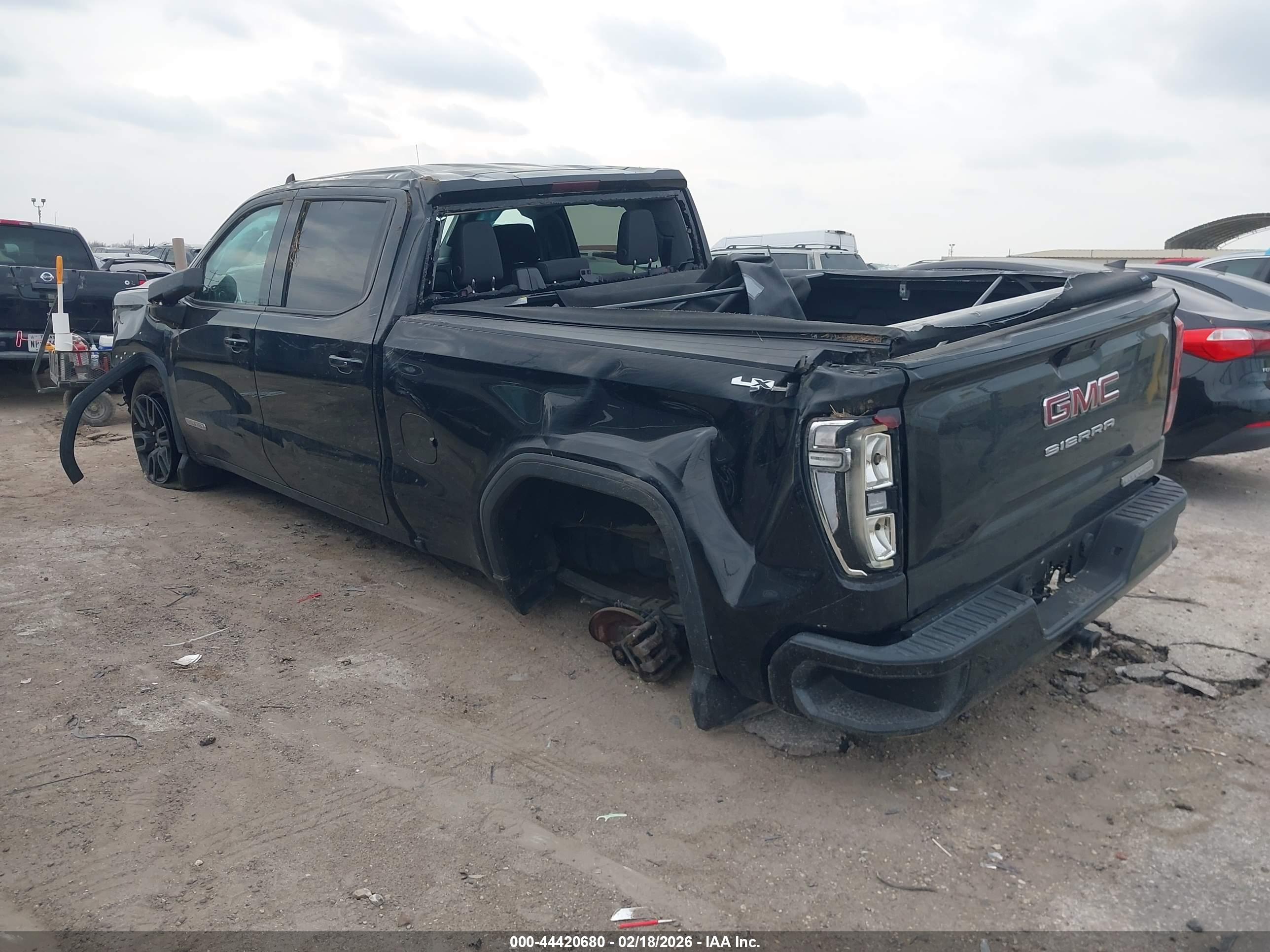 GMC SIERRA image 3