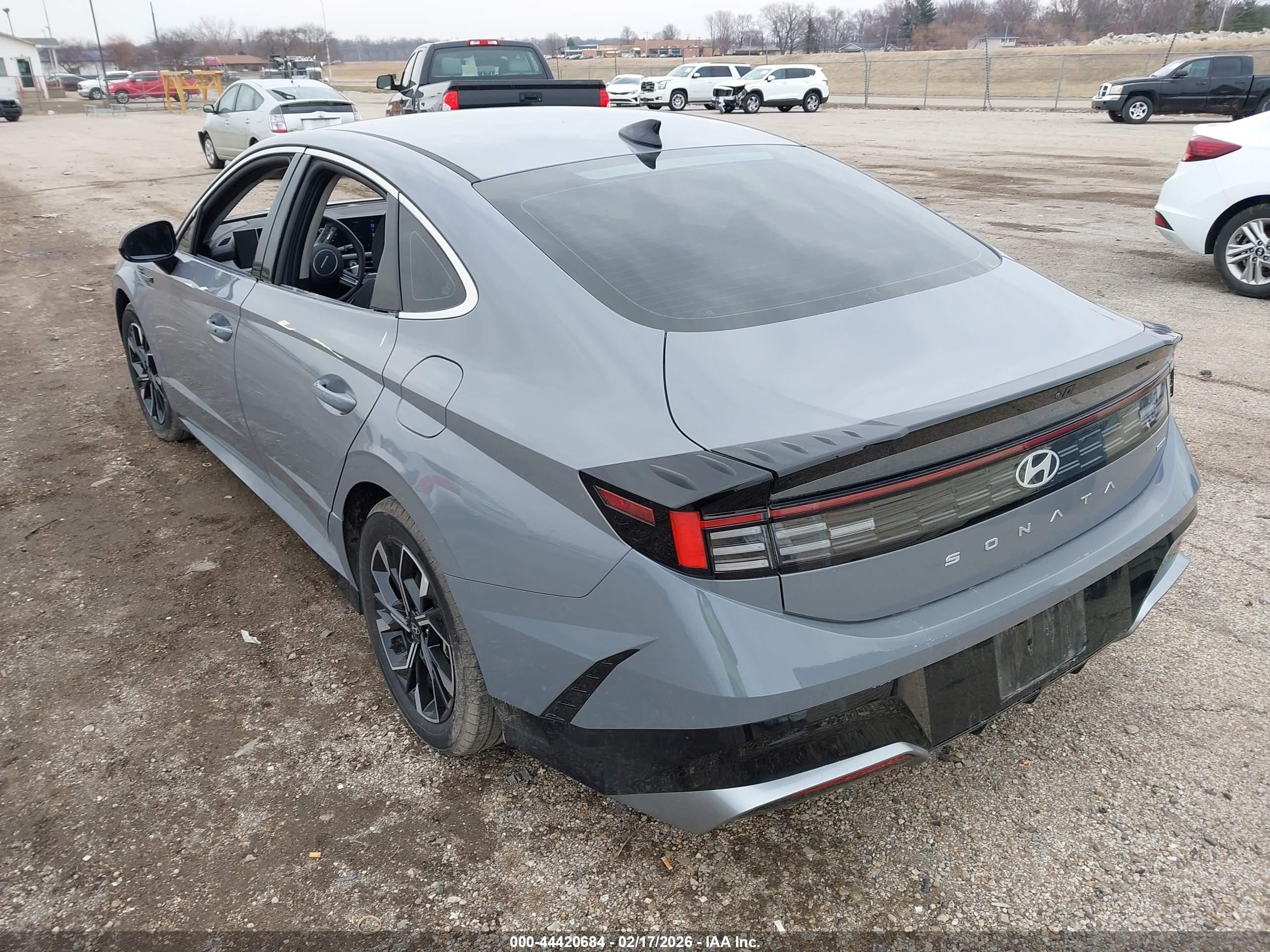 HYUNDAI SONATA image 3