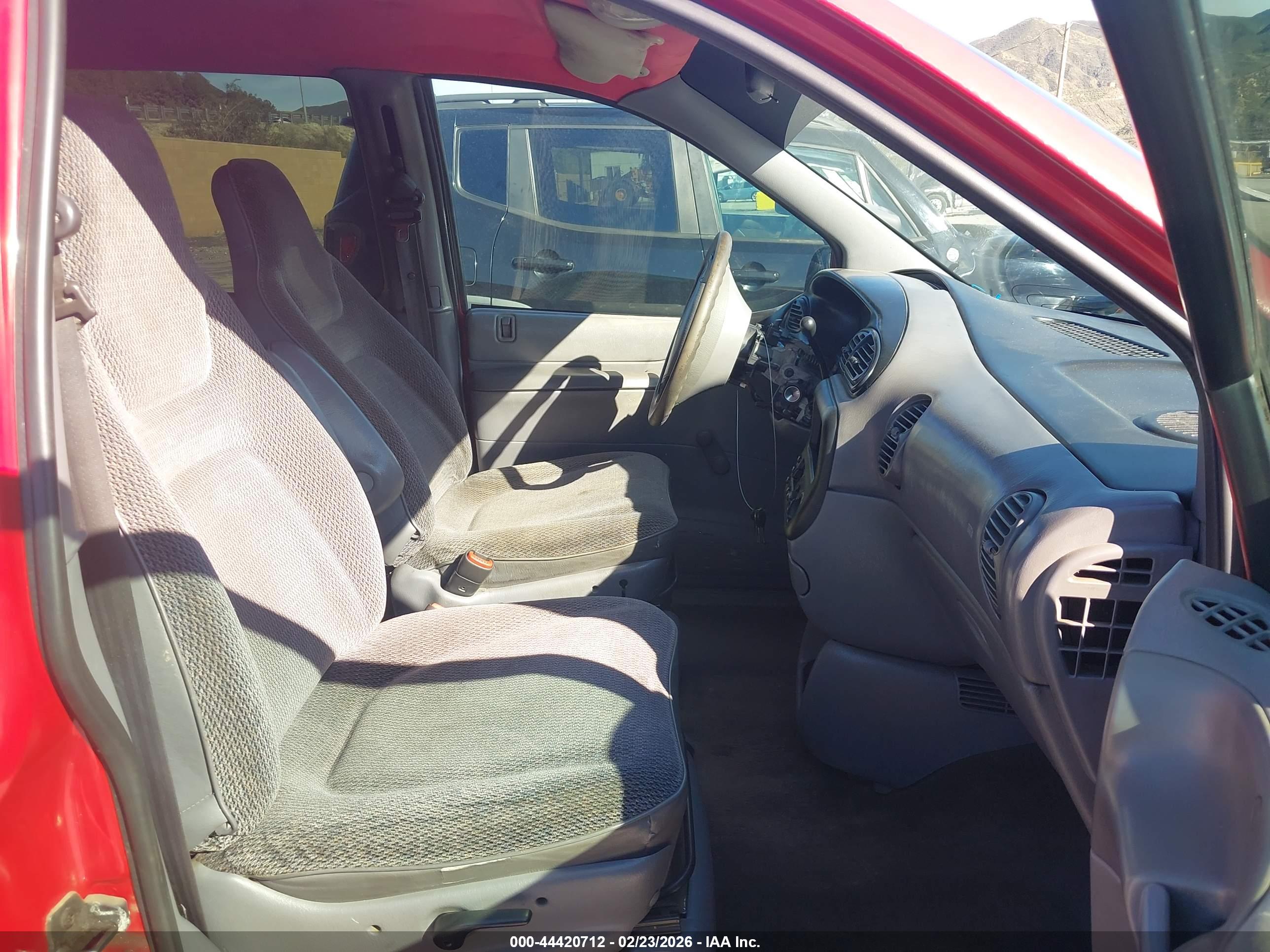 DODGE CARAVAN image 5