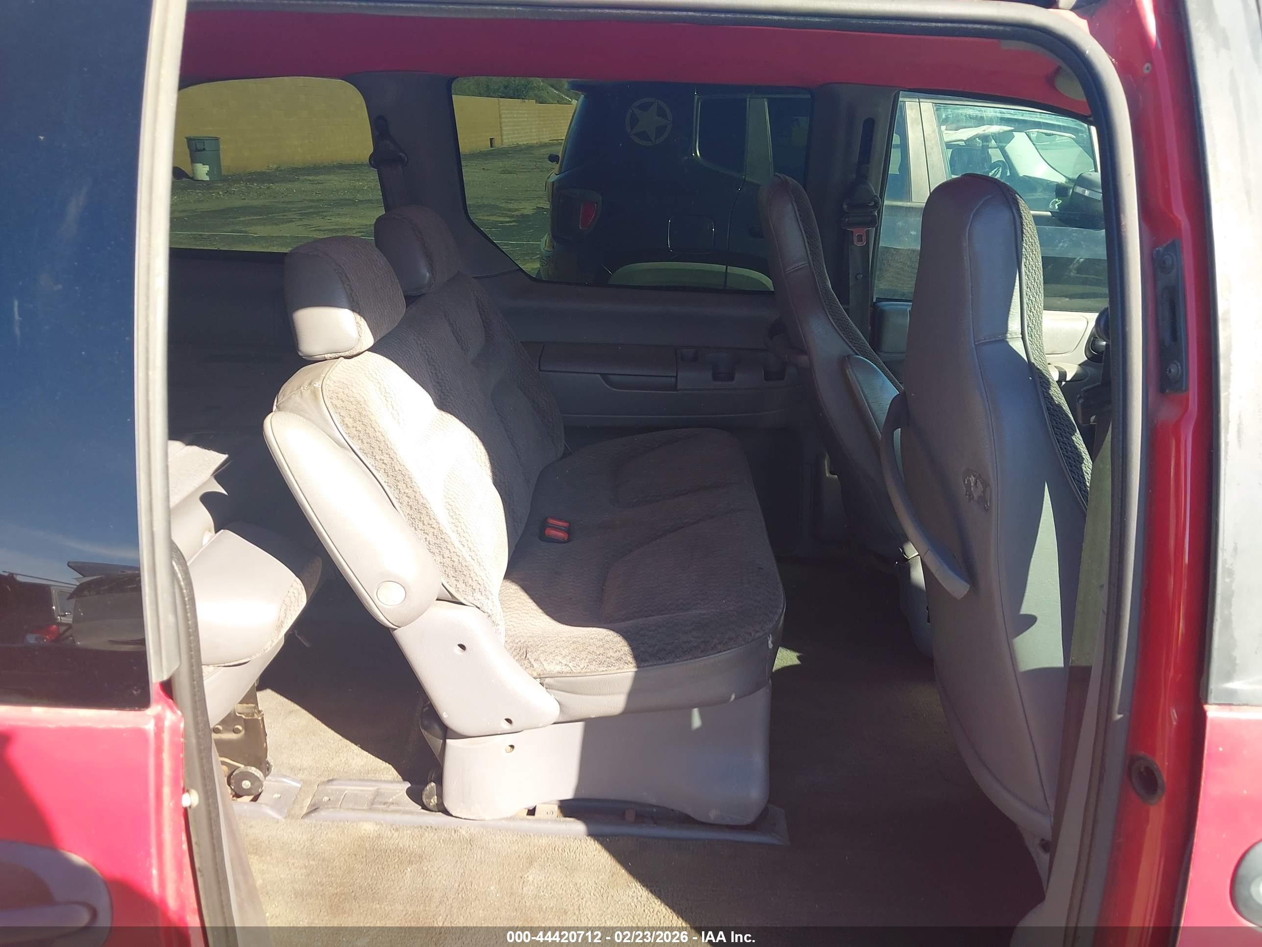 DODGE CARAVAN image 8