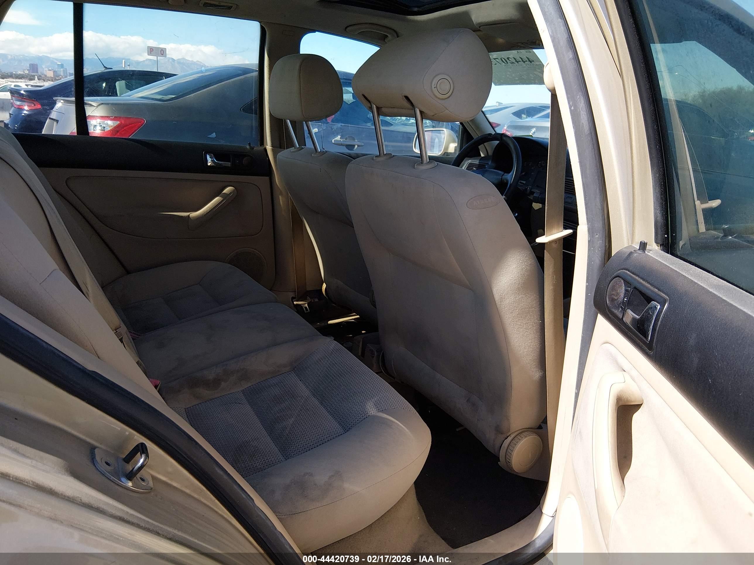 VOLKSWAGEN GOLF image 8