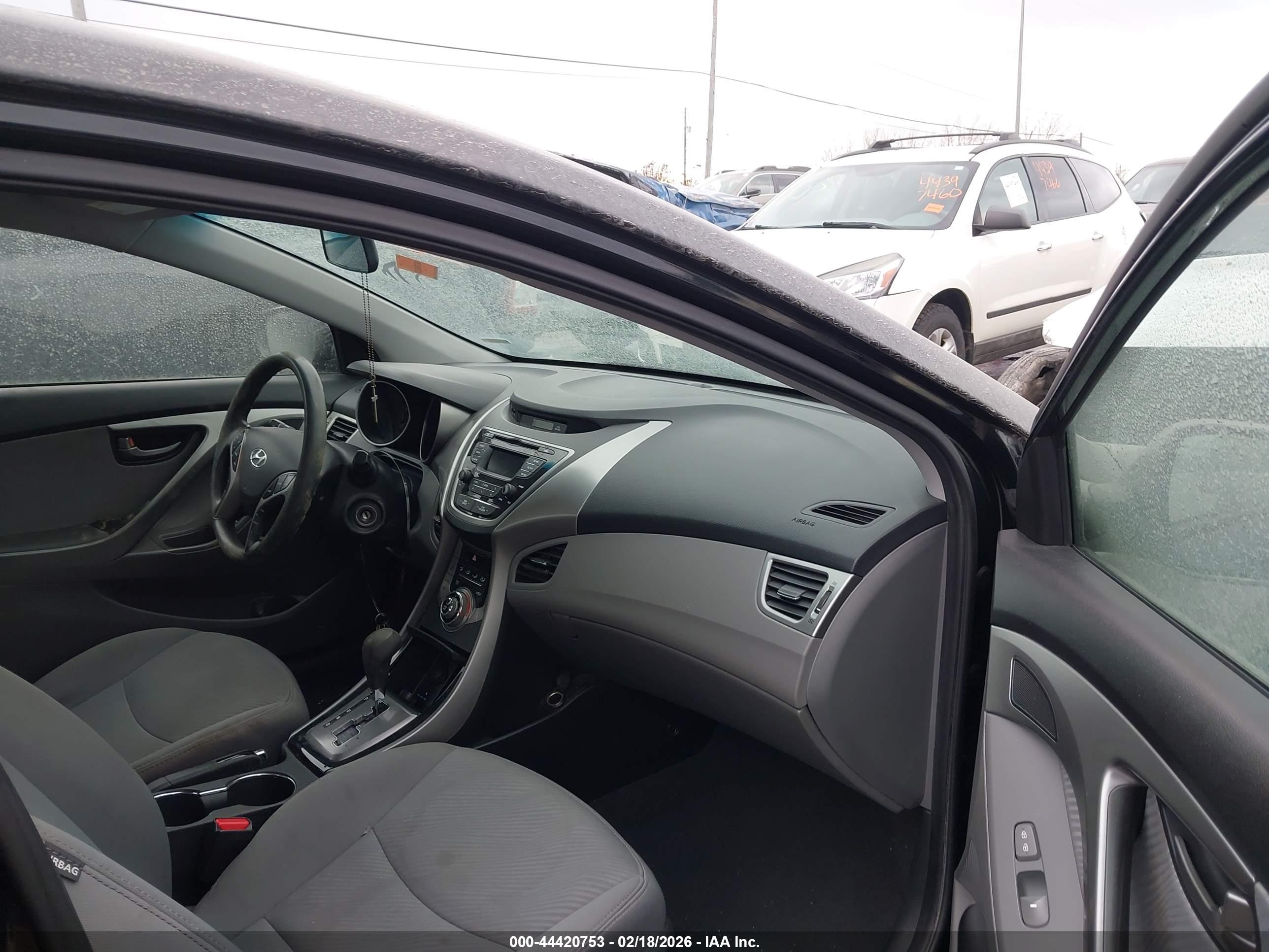 HYUNDAI ELANTRA image 5
