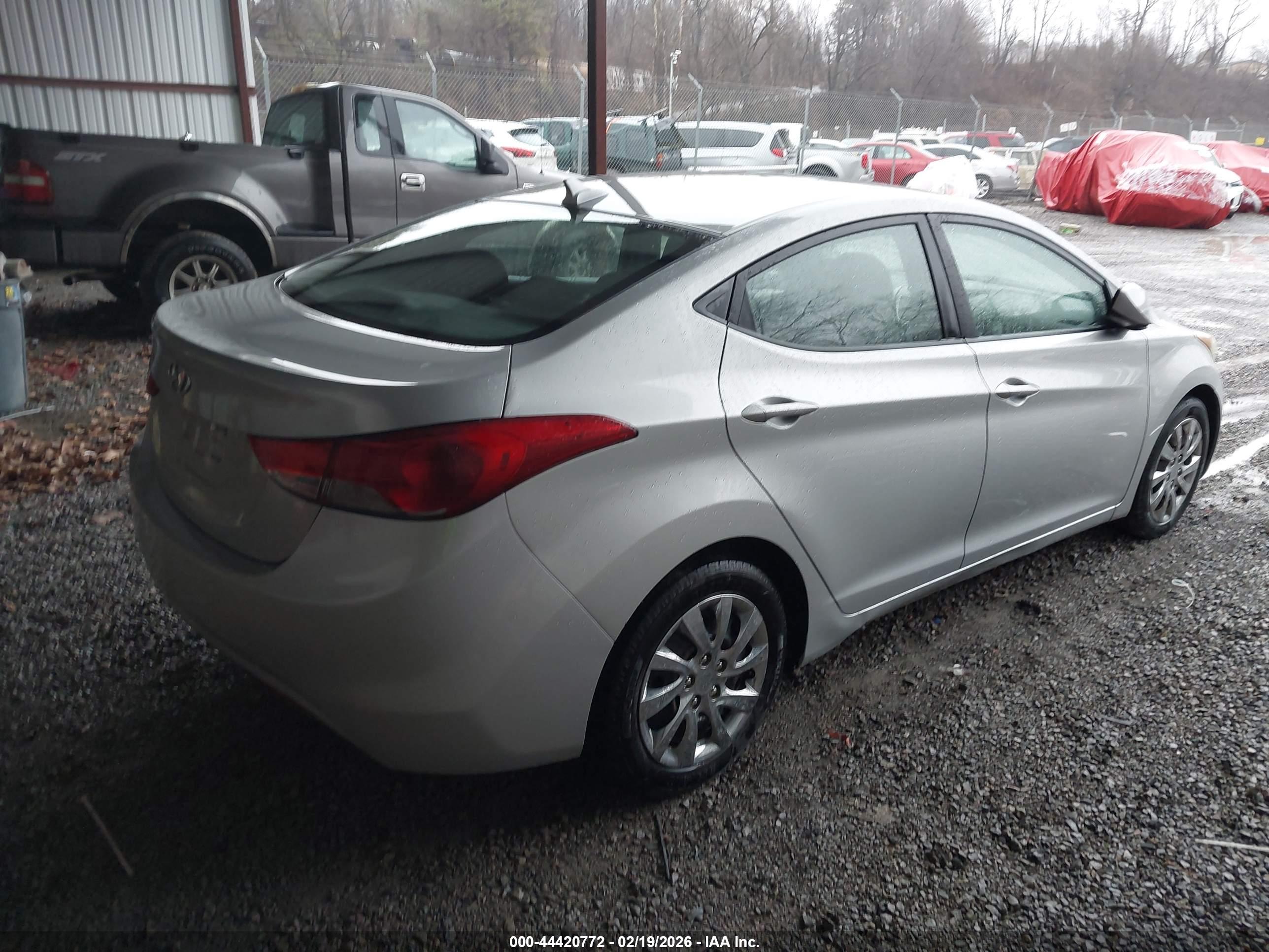 HYUNDAI ELANTRA image 4