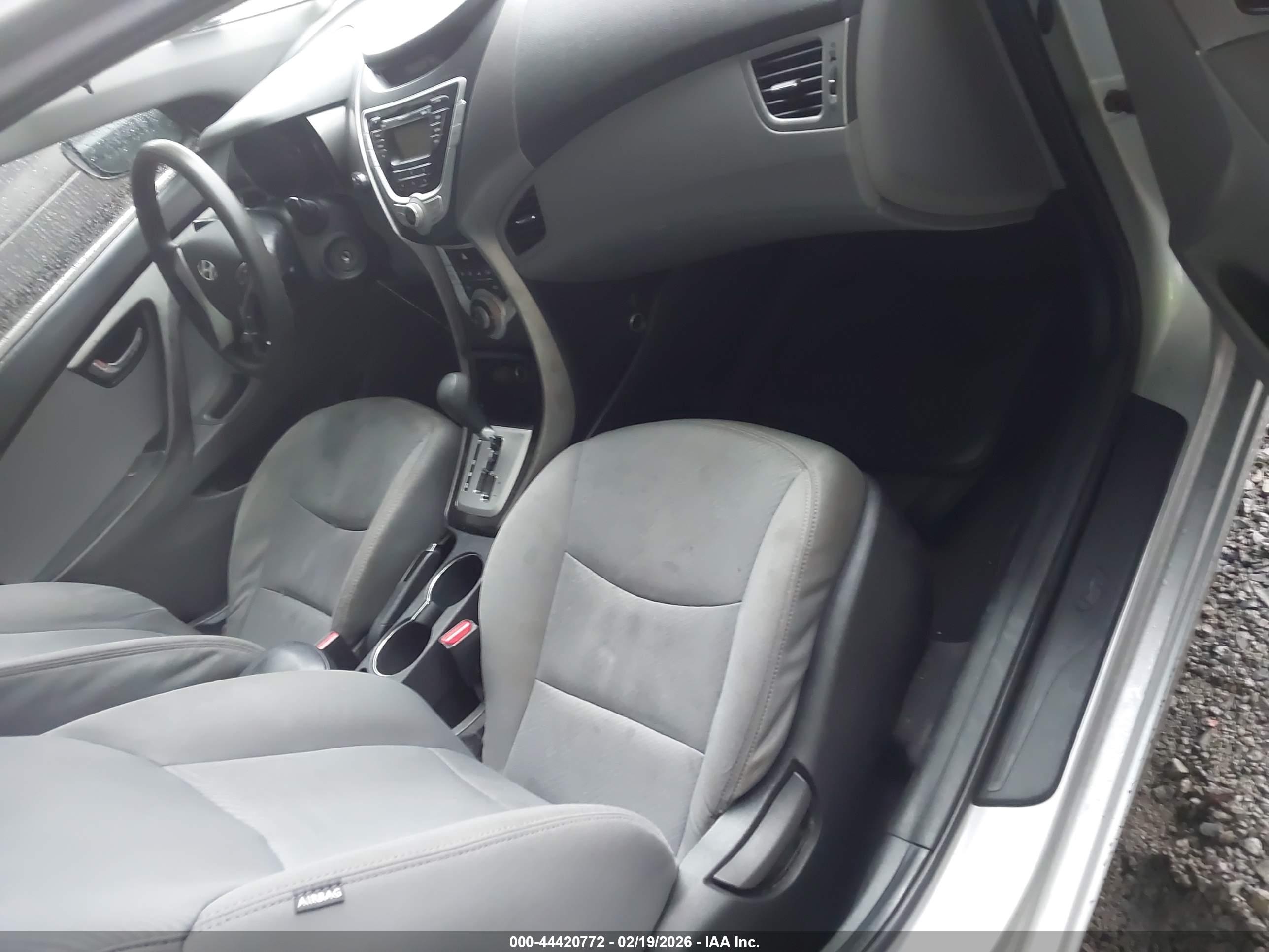 HYUNDAI ELANTRA image 5