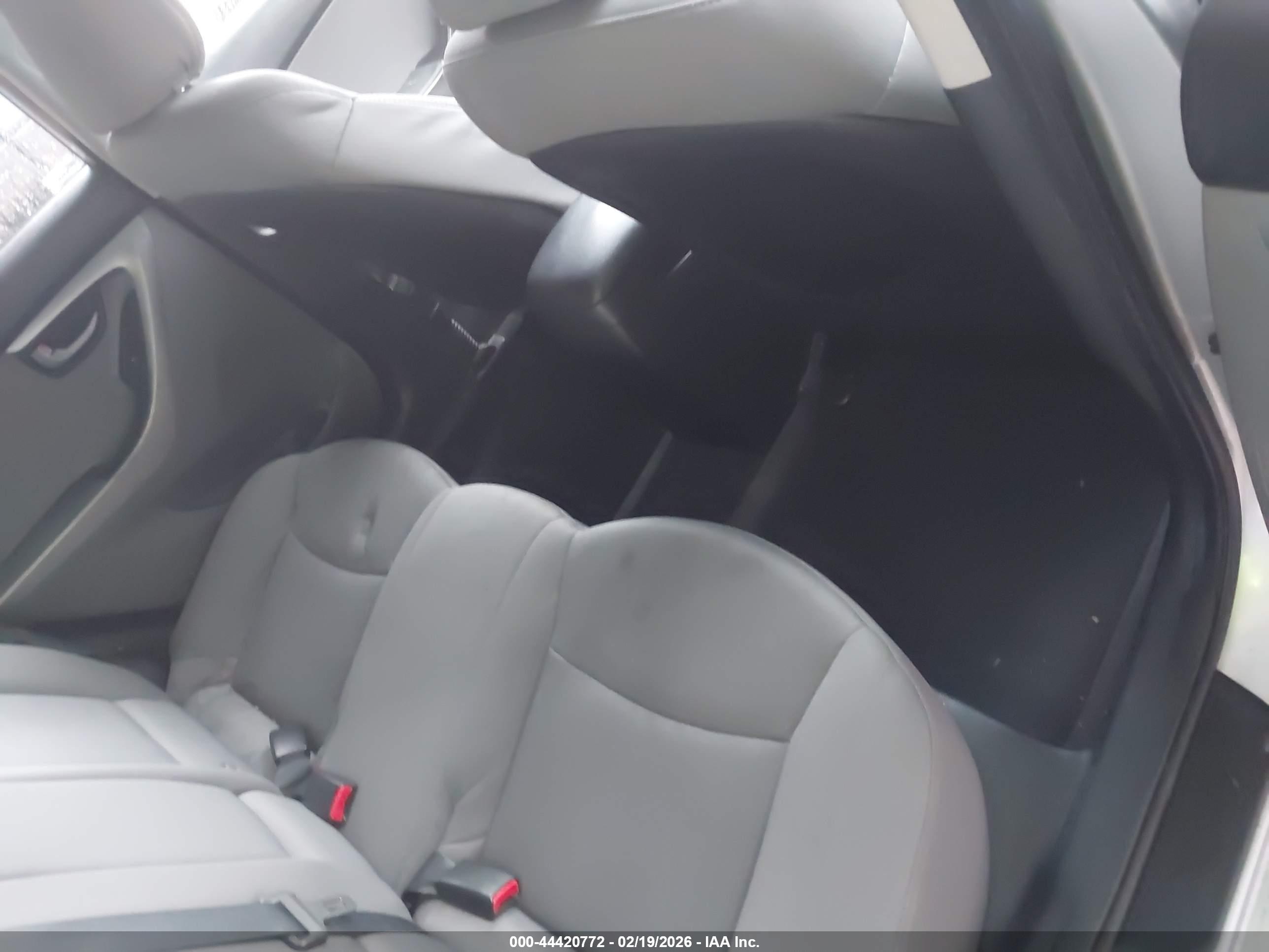 HYUNDAI ELANTRA image 8