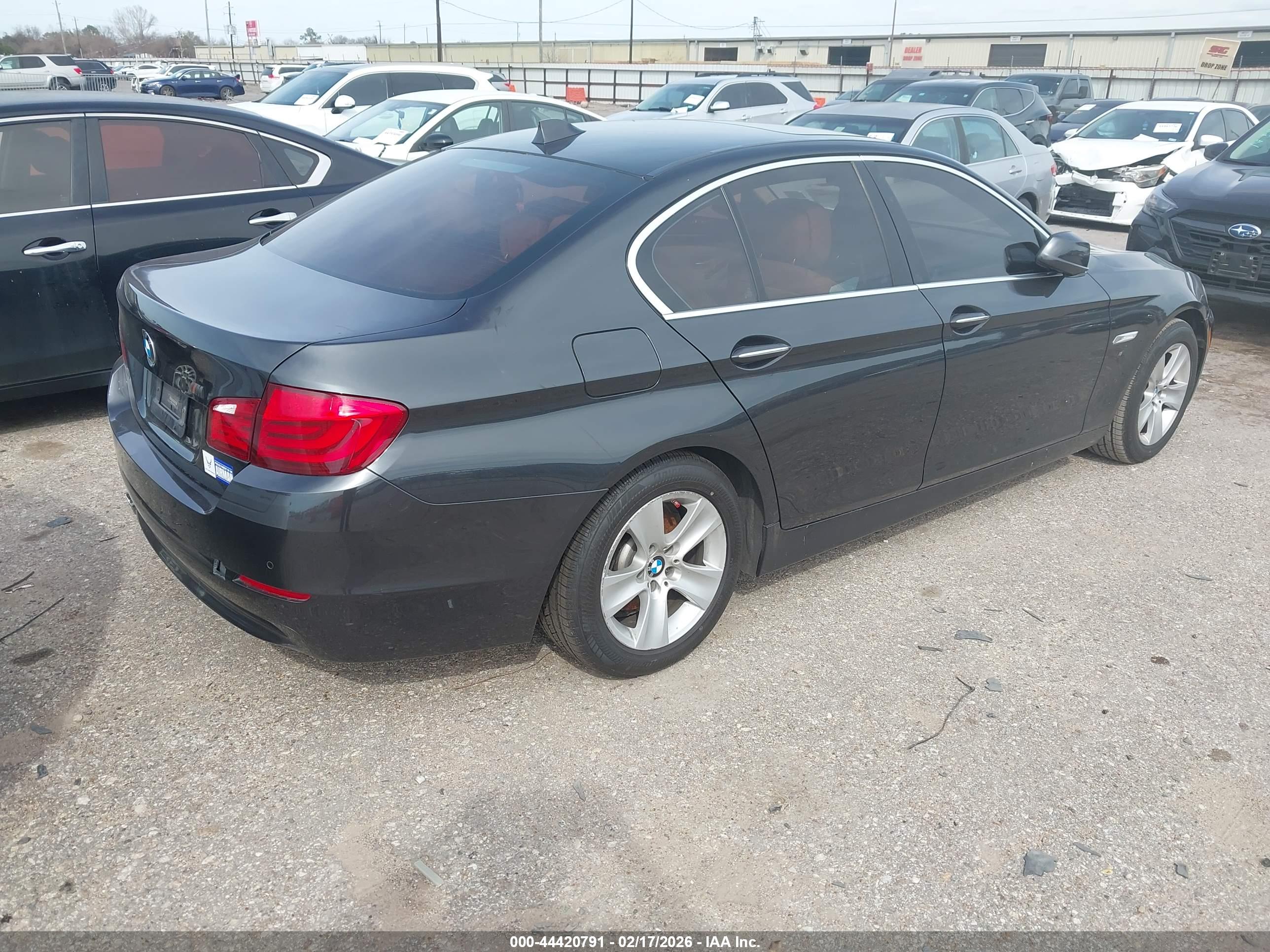 BMW 528I image 4