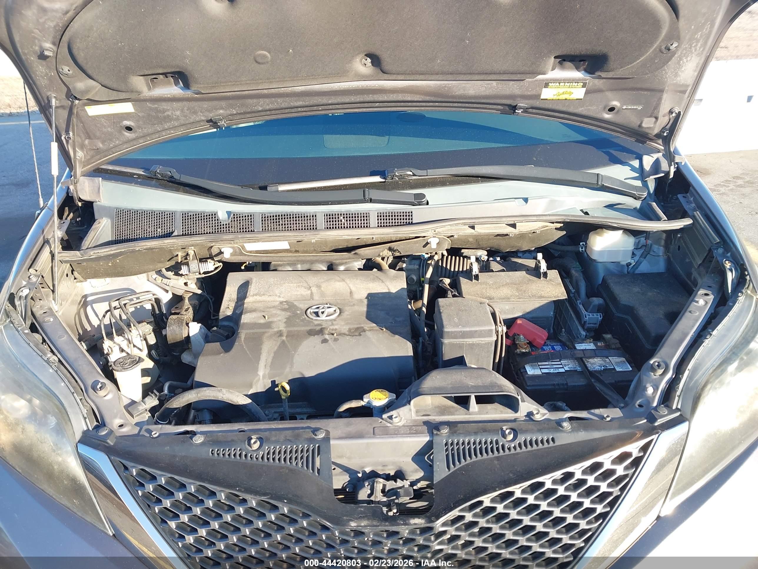 TOYOTA SIENNA image 10