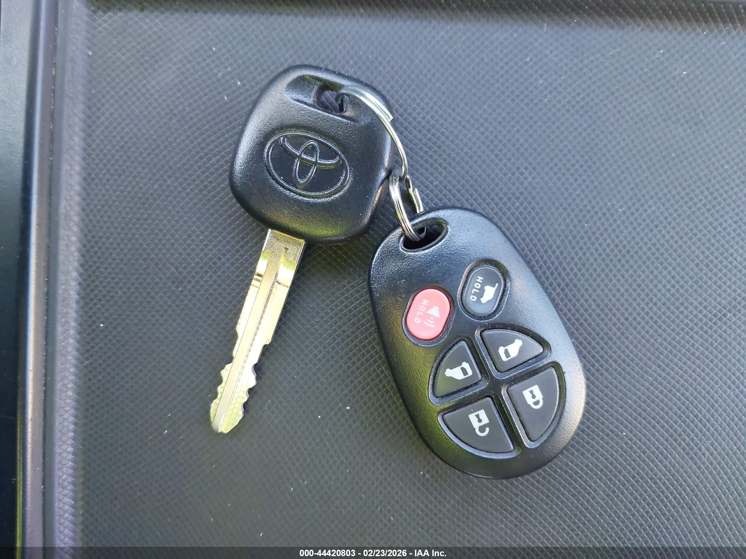 TOYOTA SIENNA image 11