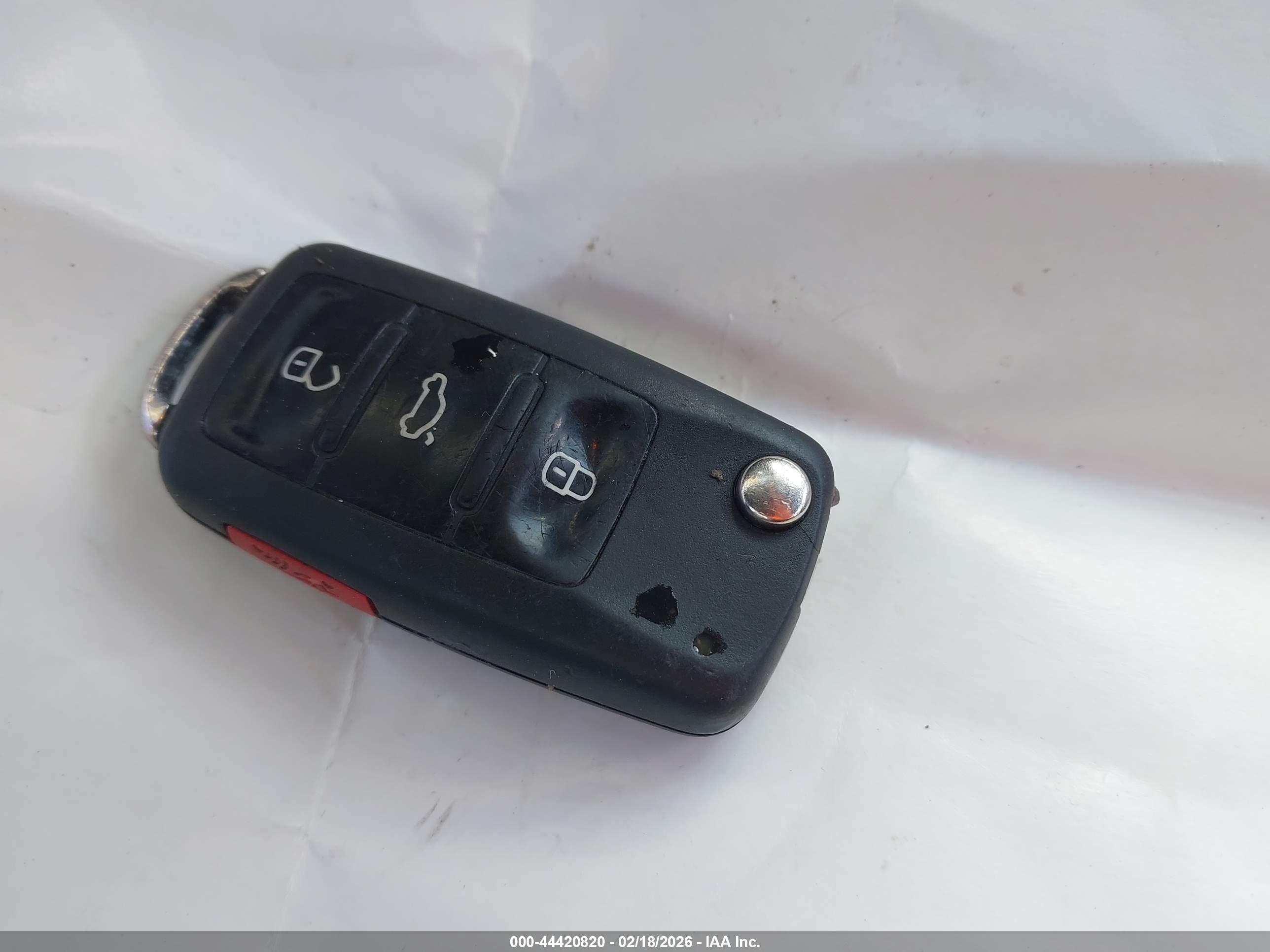 VOLKSWAGEN BEETLE image 11