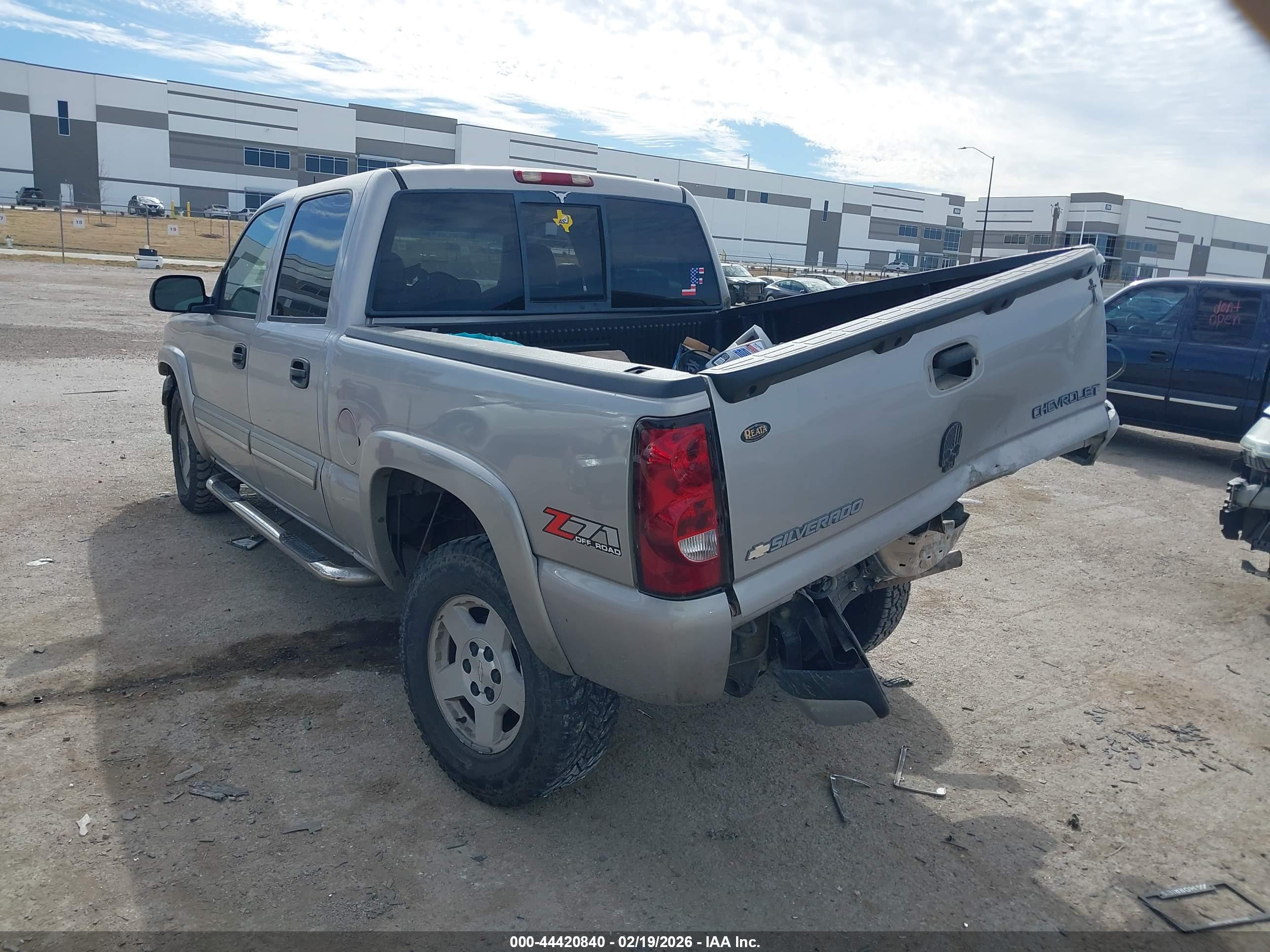 CHEVROLET SILVERADO image 3