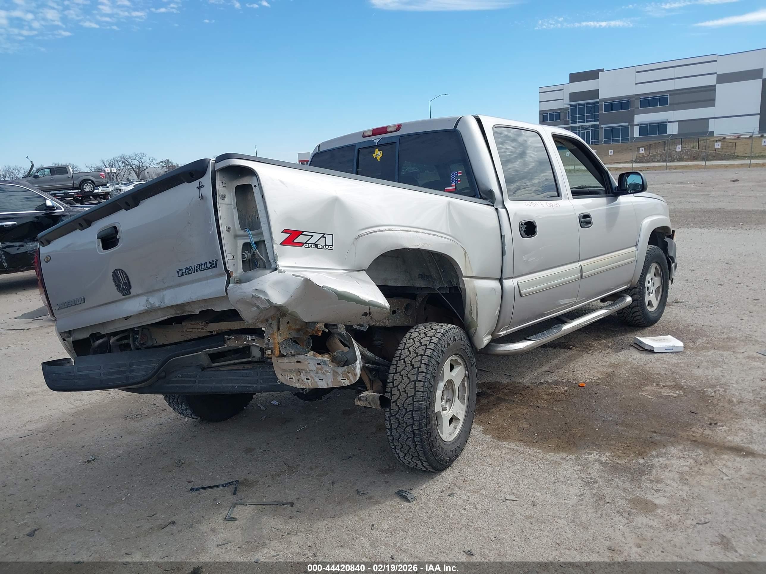 CHEVROLET SILVERADO image 4