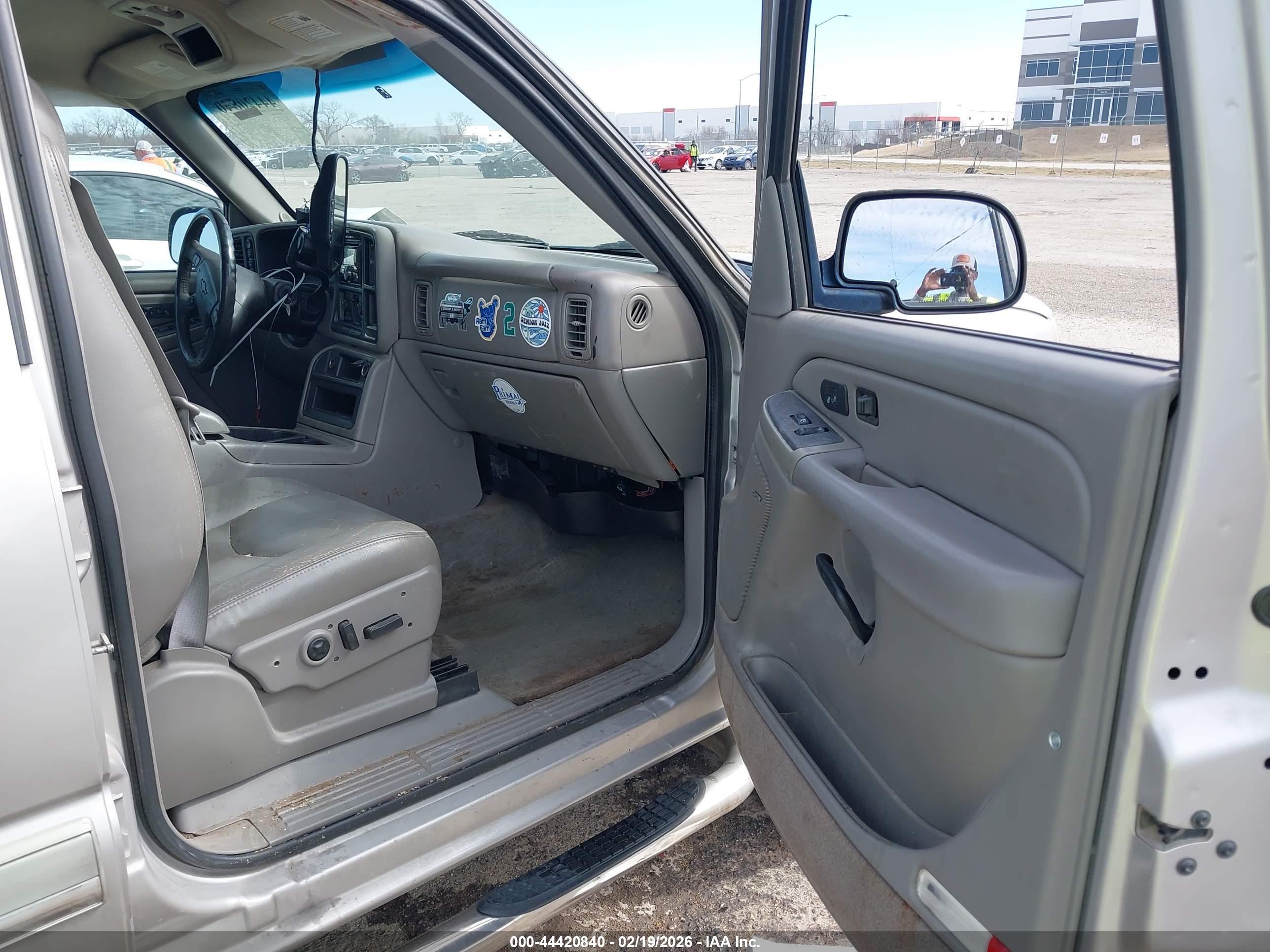 CHEVROLET SILVERADO image 5