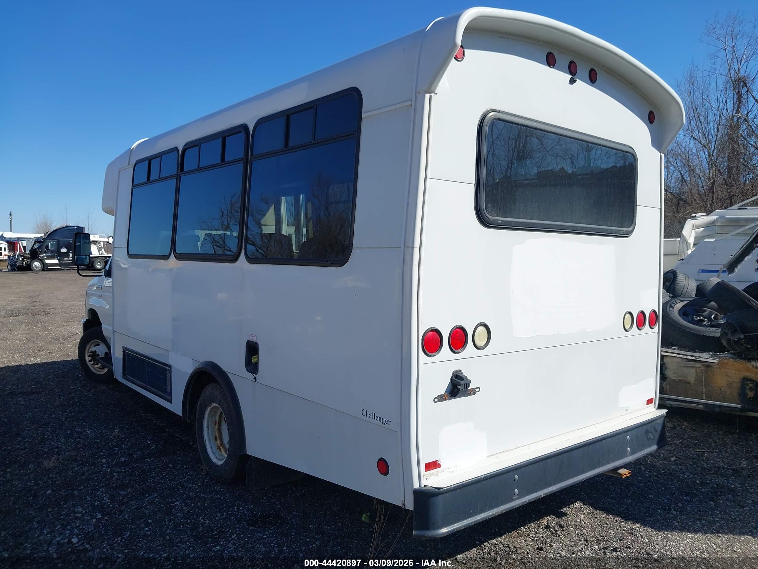 FORD E-350 image 3