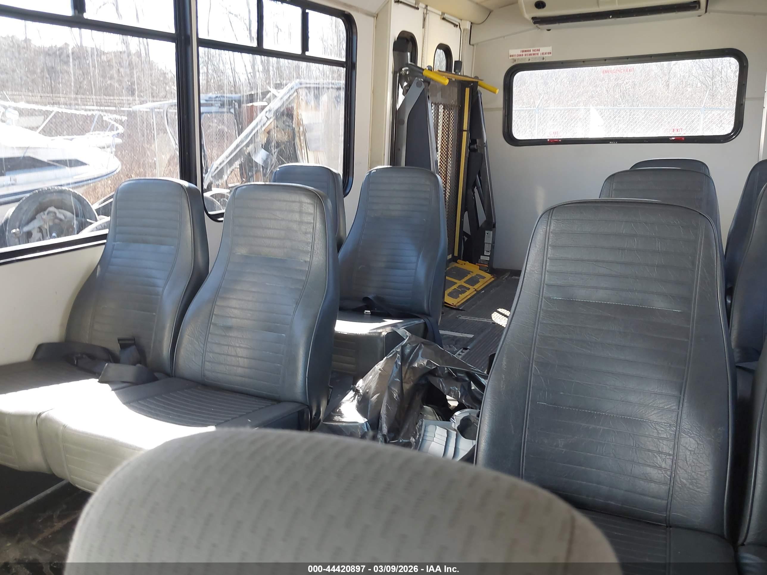 FORD E-350 image 7