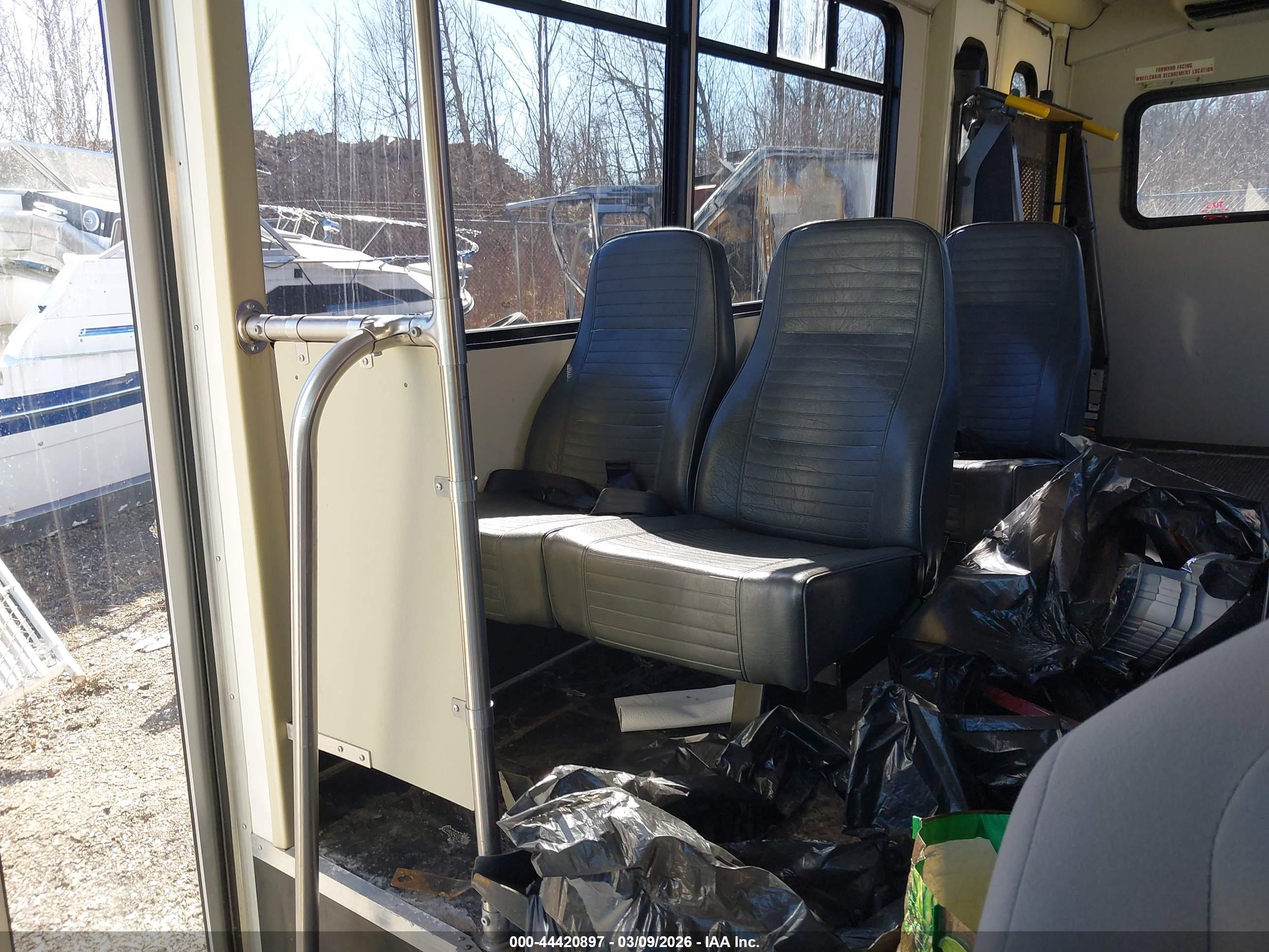 FORD E-350 image 8